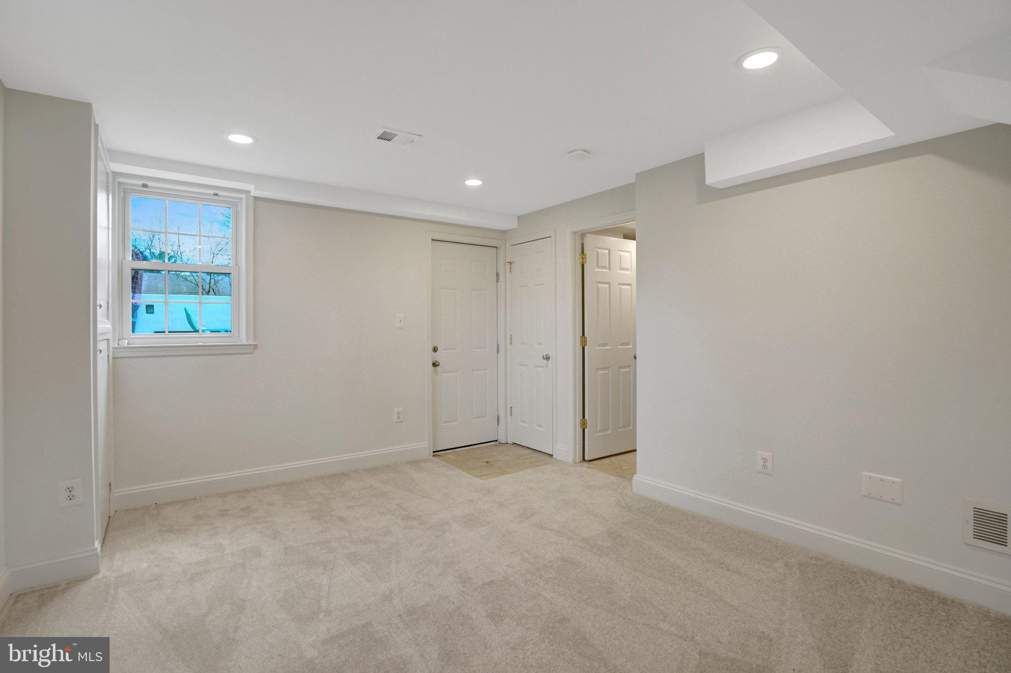 WAYNEWOOD - Residential