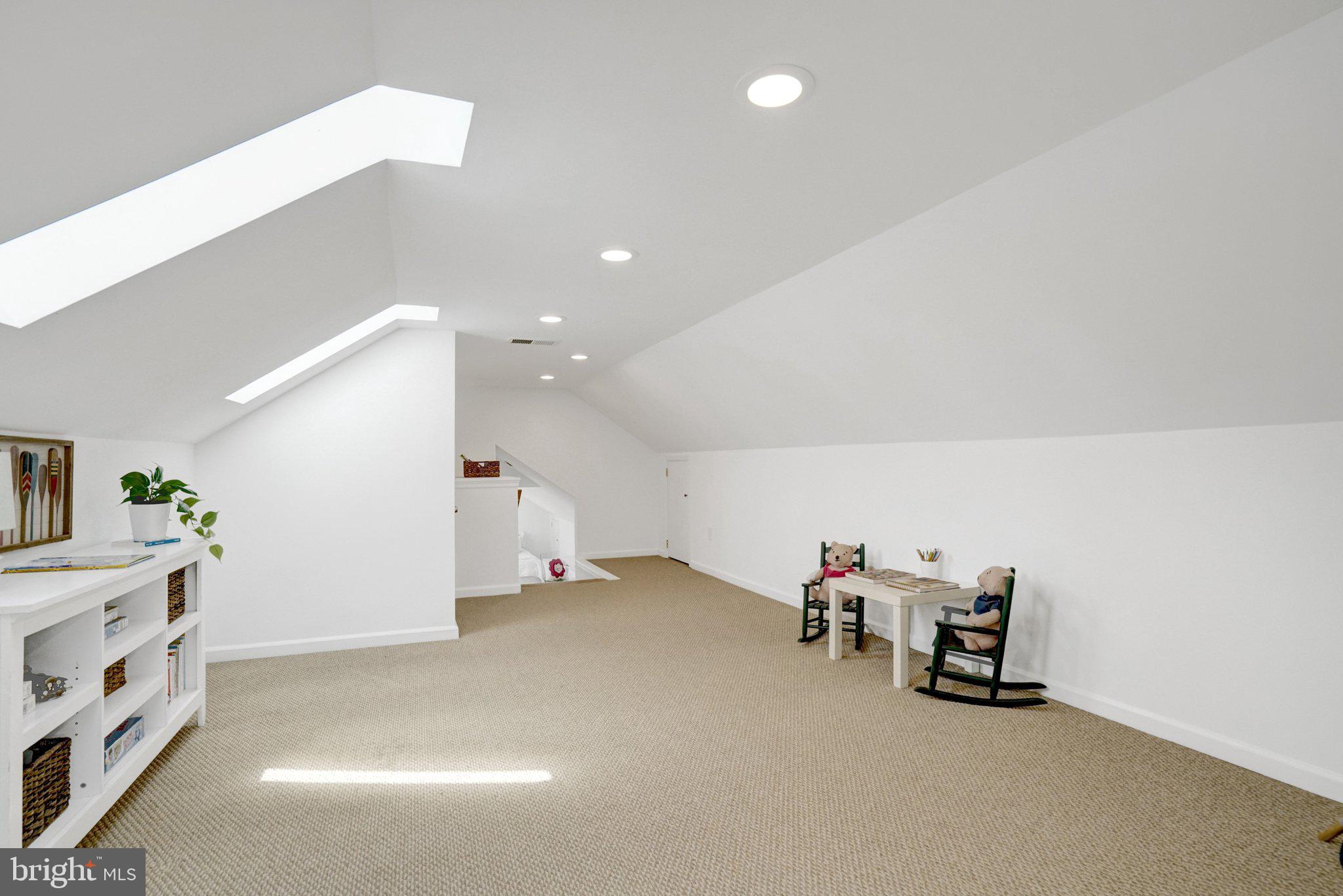 WAYNEWOOD - Residential