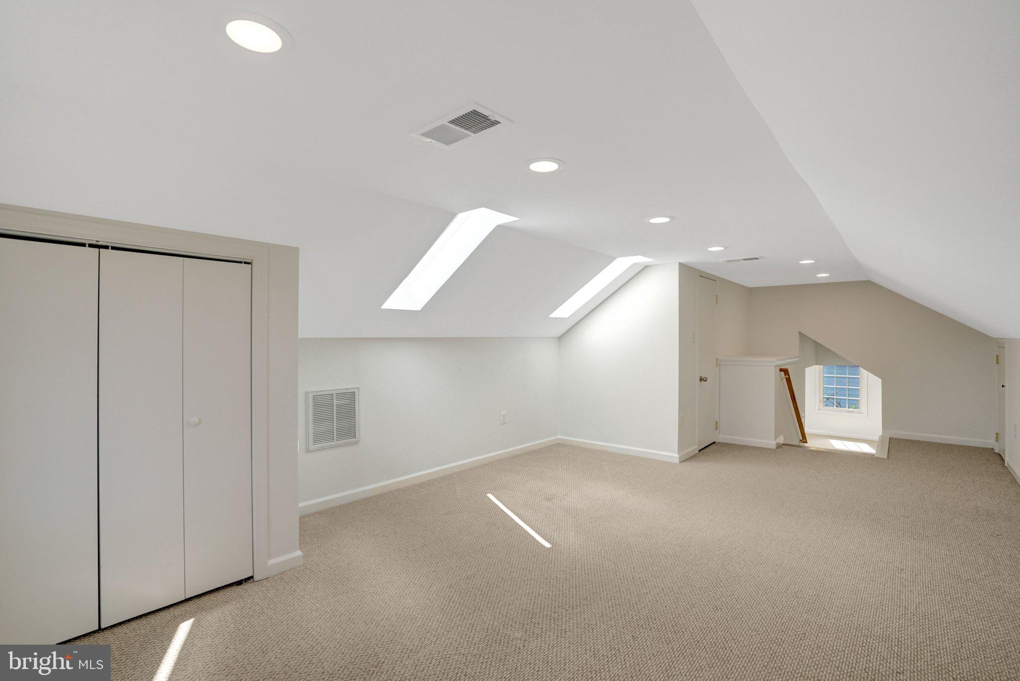 WAYNEWOOD - Residential