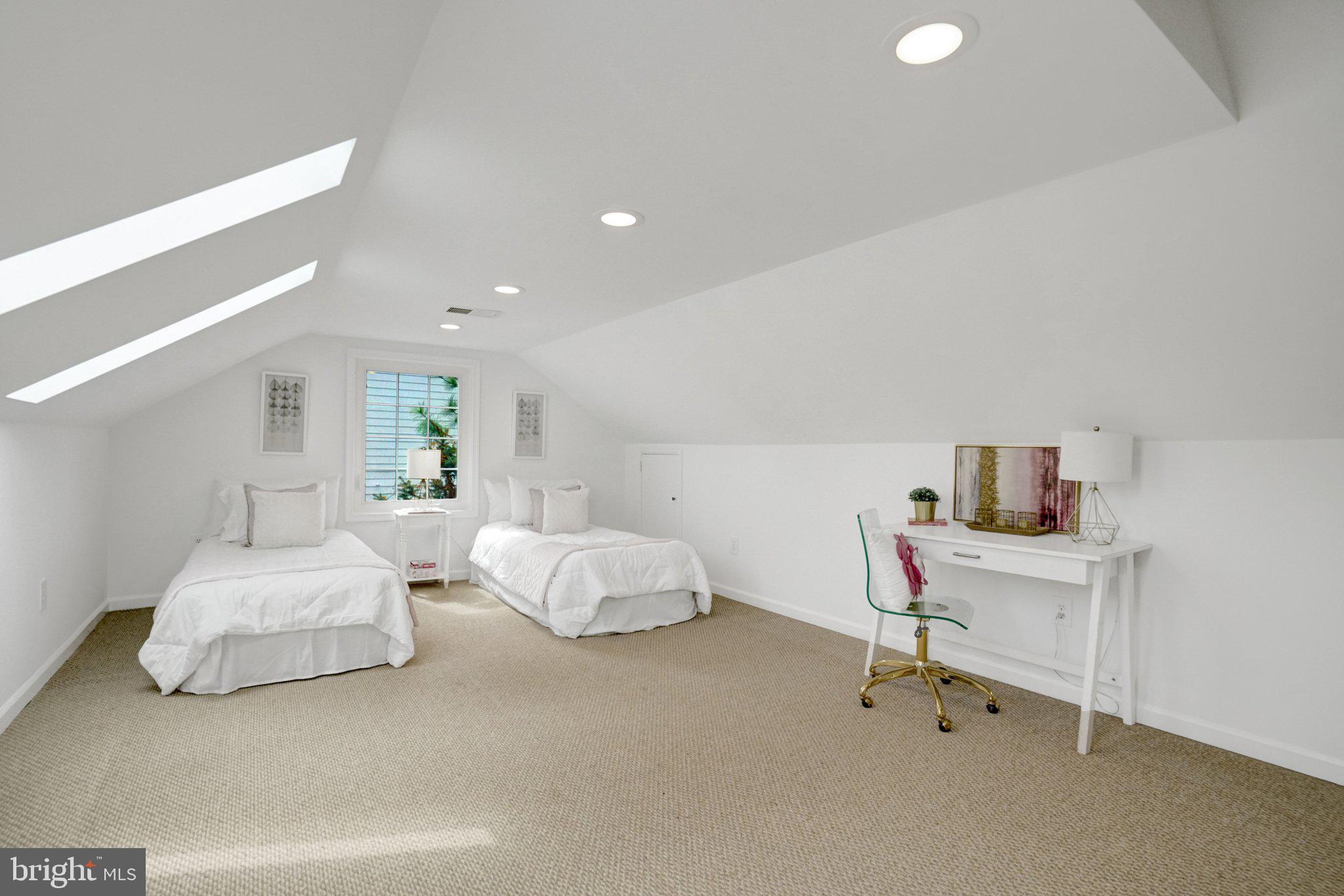 WAYNEWOOD - Residential