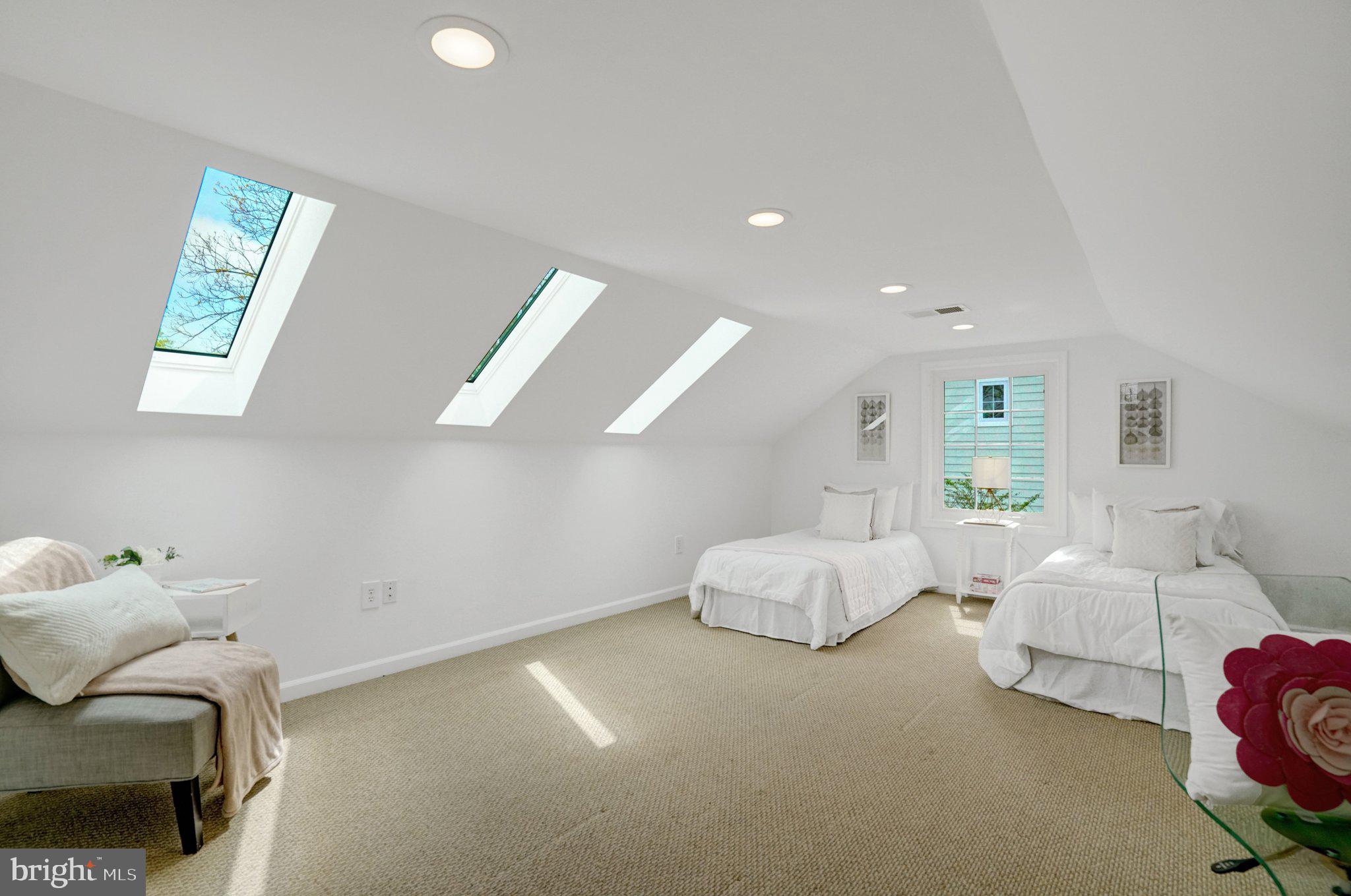 WAYNEWOOD - Residential