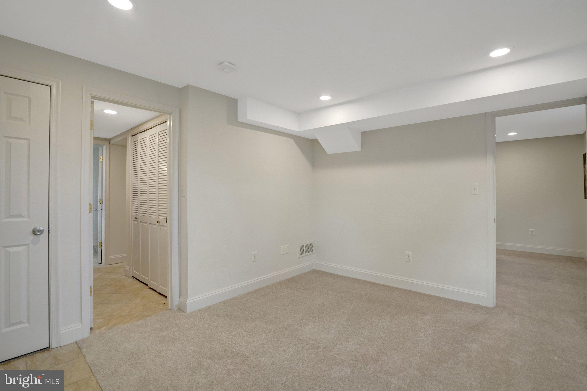 WAYNEWOOD - Residential