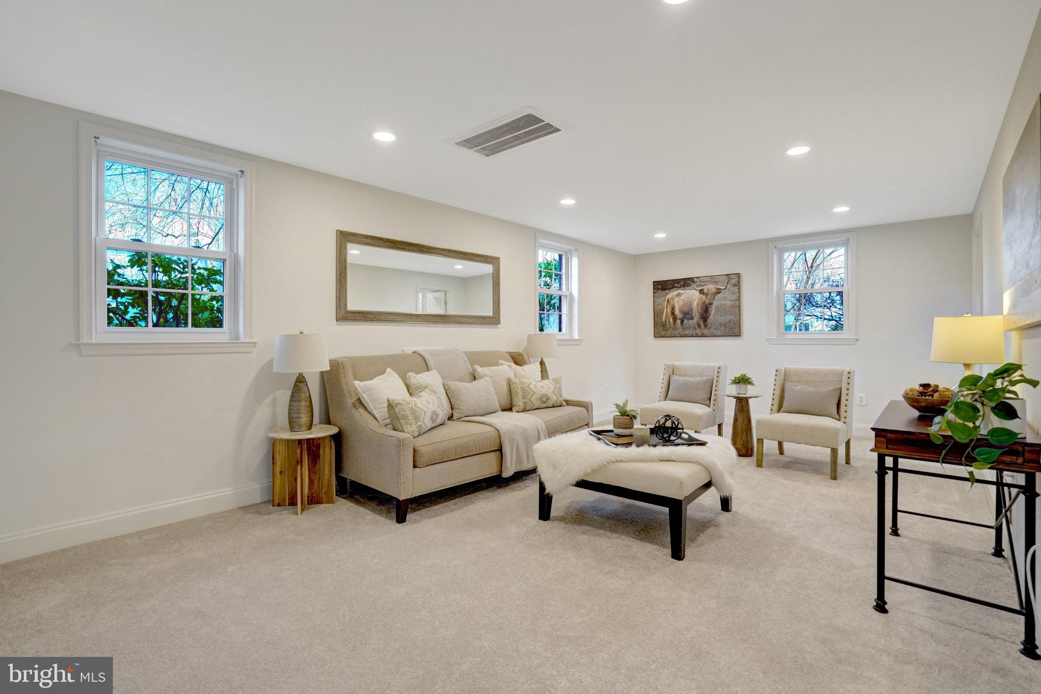 WAYNEWOOD - Residential