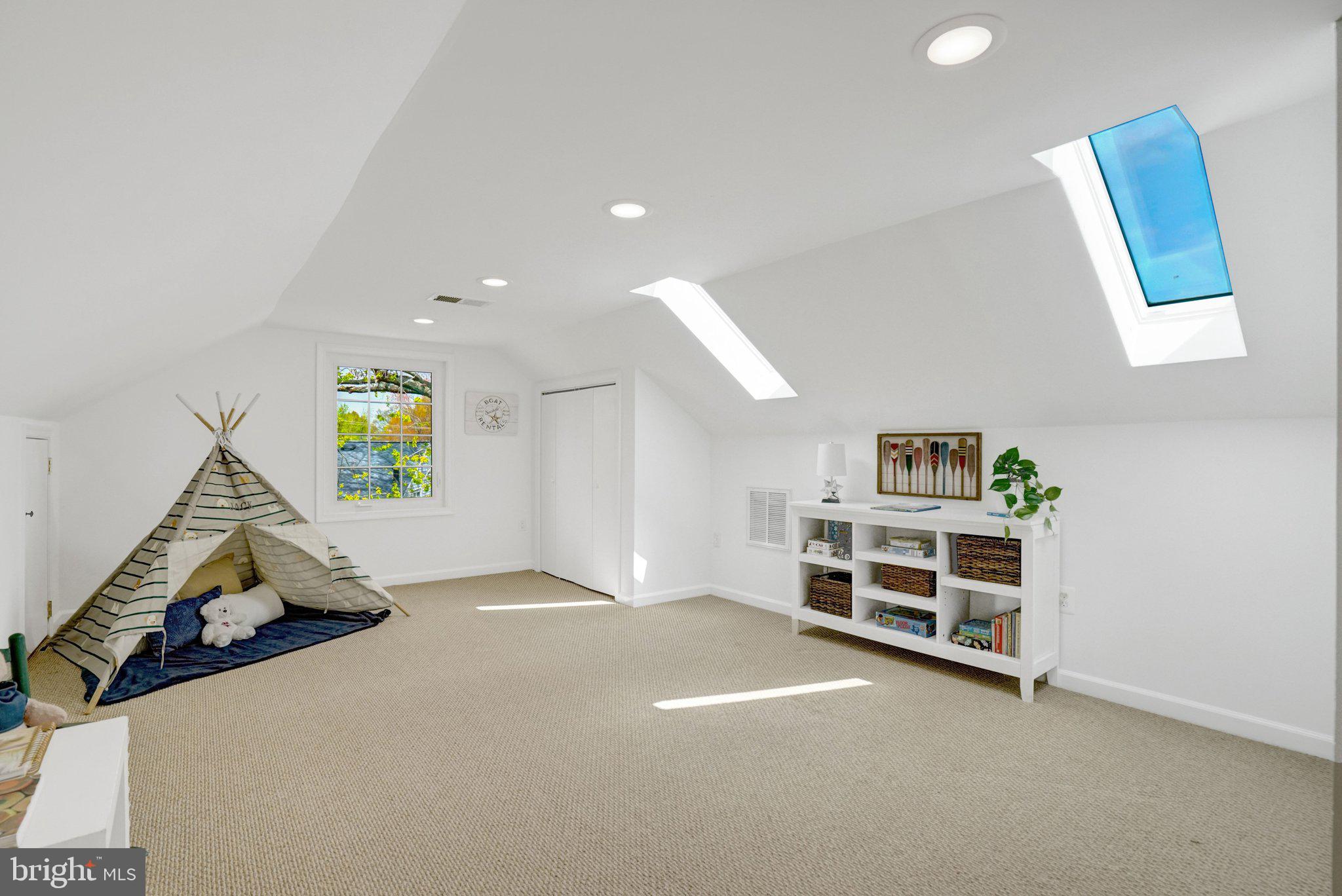 WAYNEWOOD - Residential