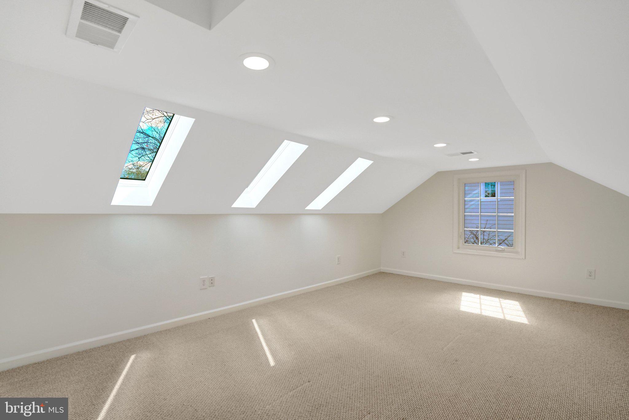 WAYNEWOOD - Residential