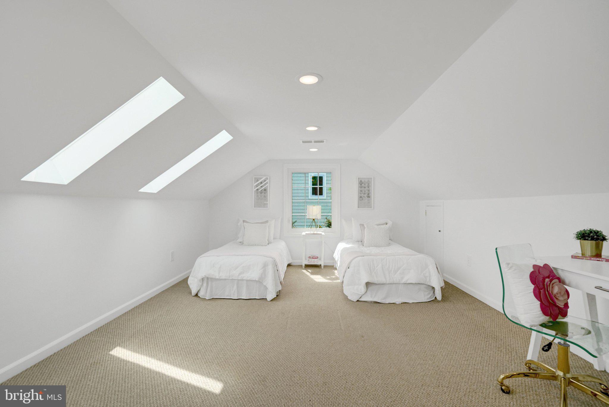 WAYNEWOOD - Residential