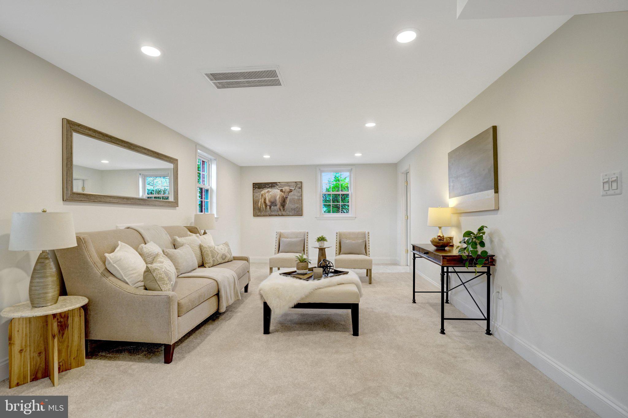 WAYNEWOOD - Residential