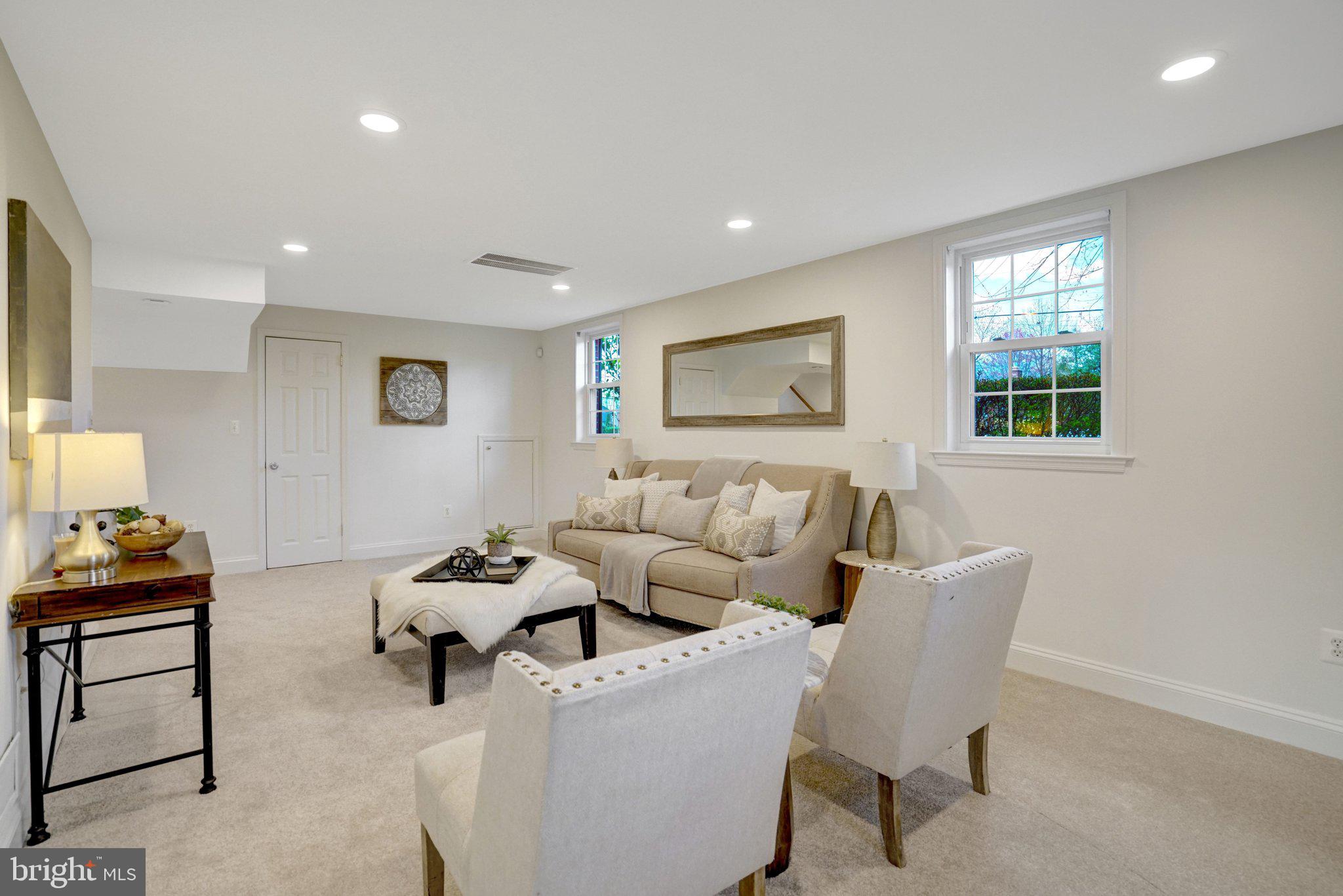 WAYNEWOOD - Residential