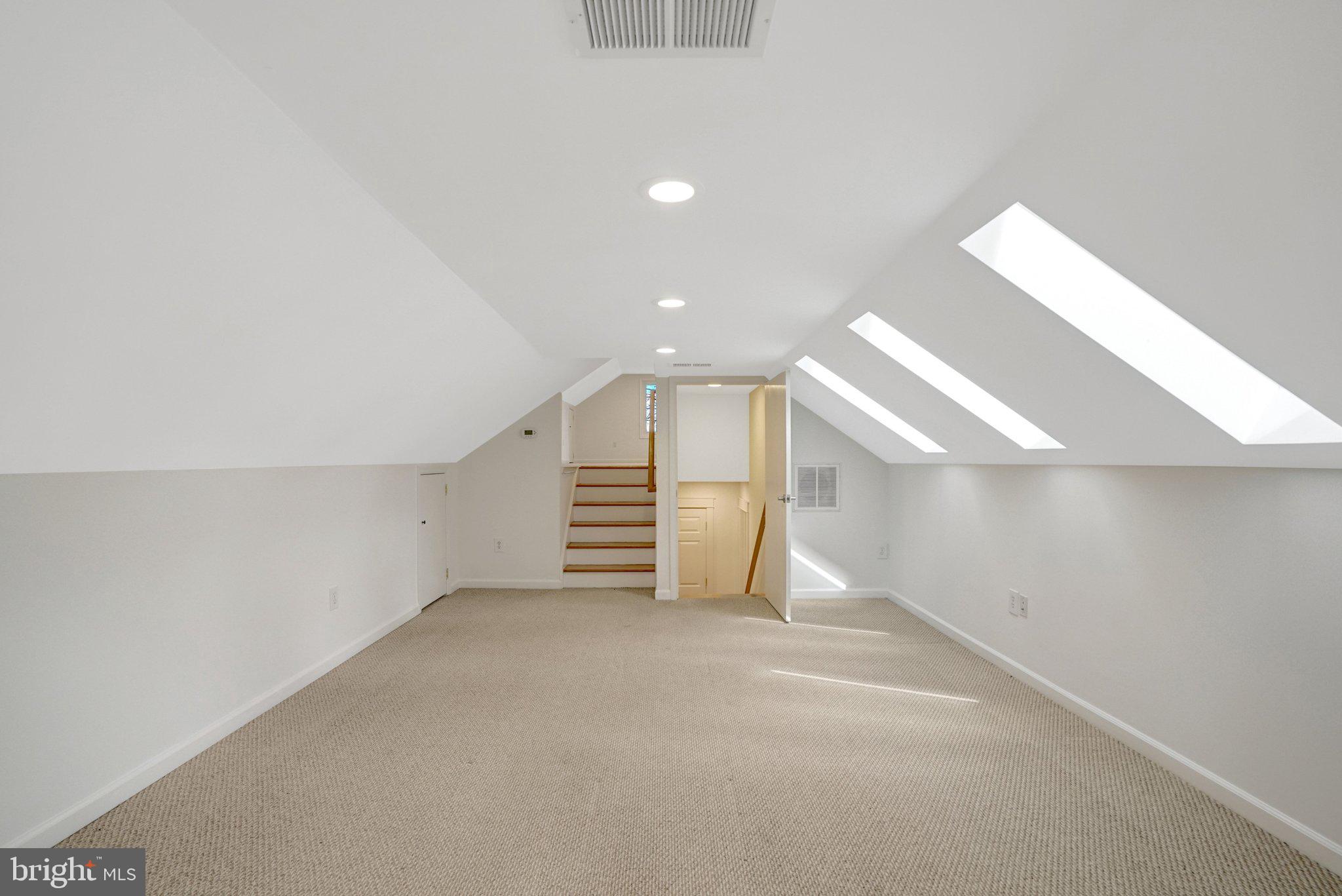 WAYNEWOOD - Residential