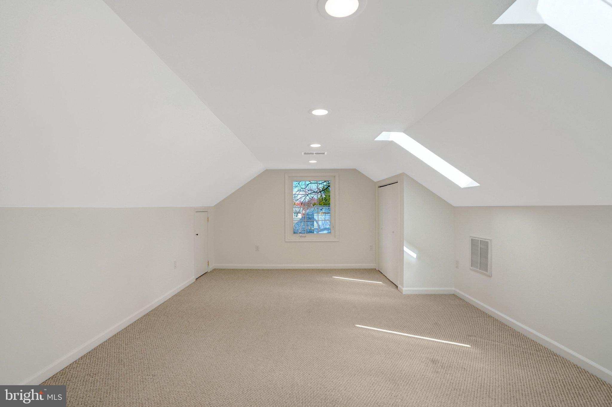 WAYNEWOOD - Residential