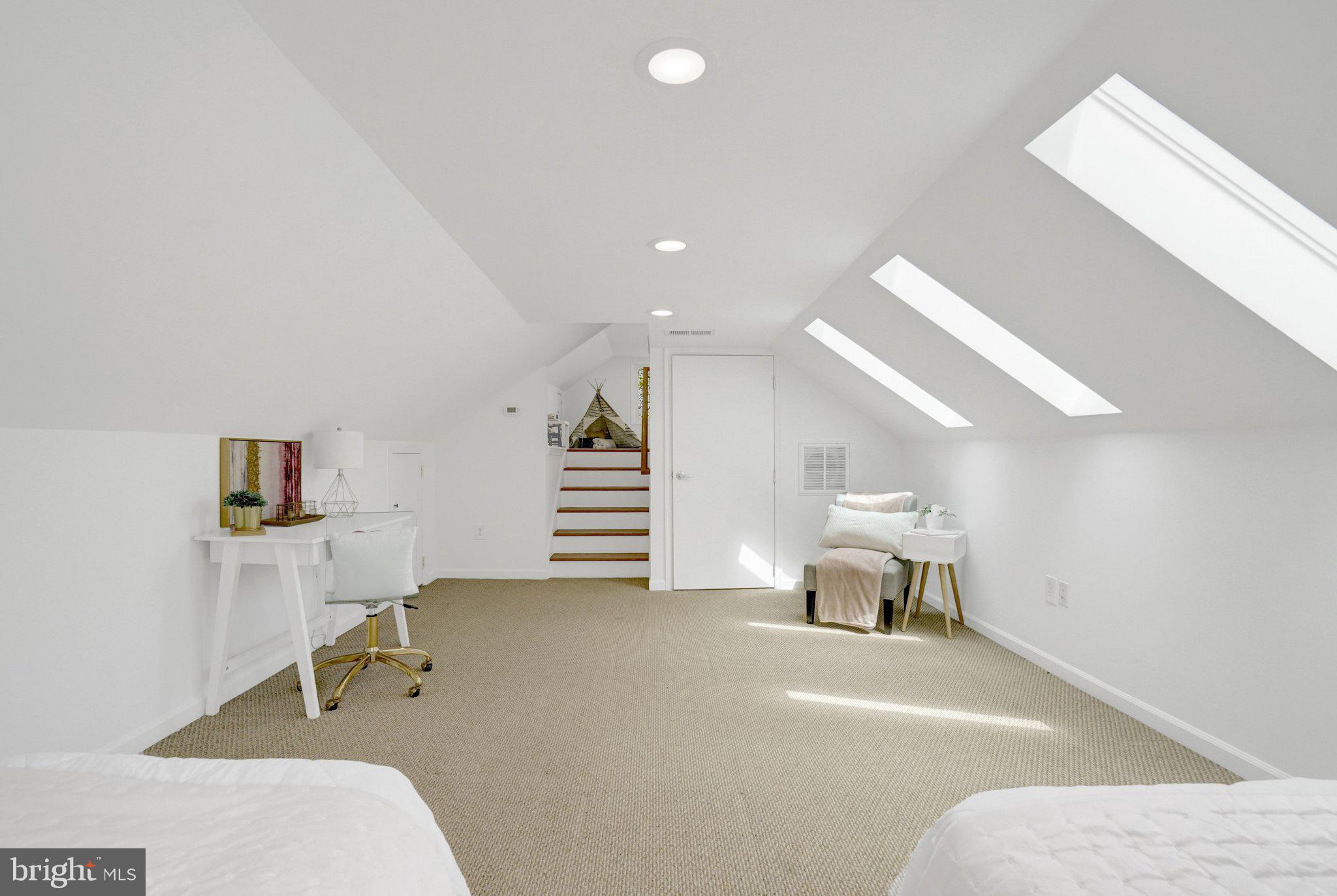 WAYNEWOOD - Residential