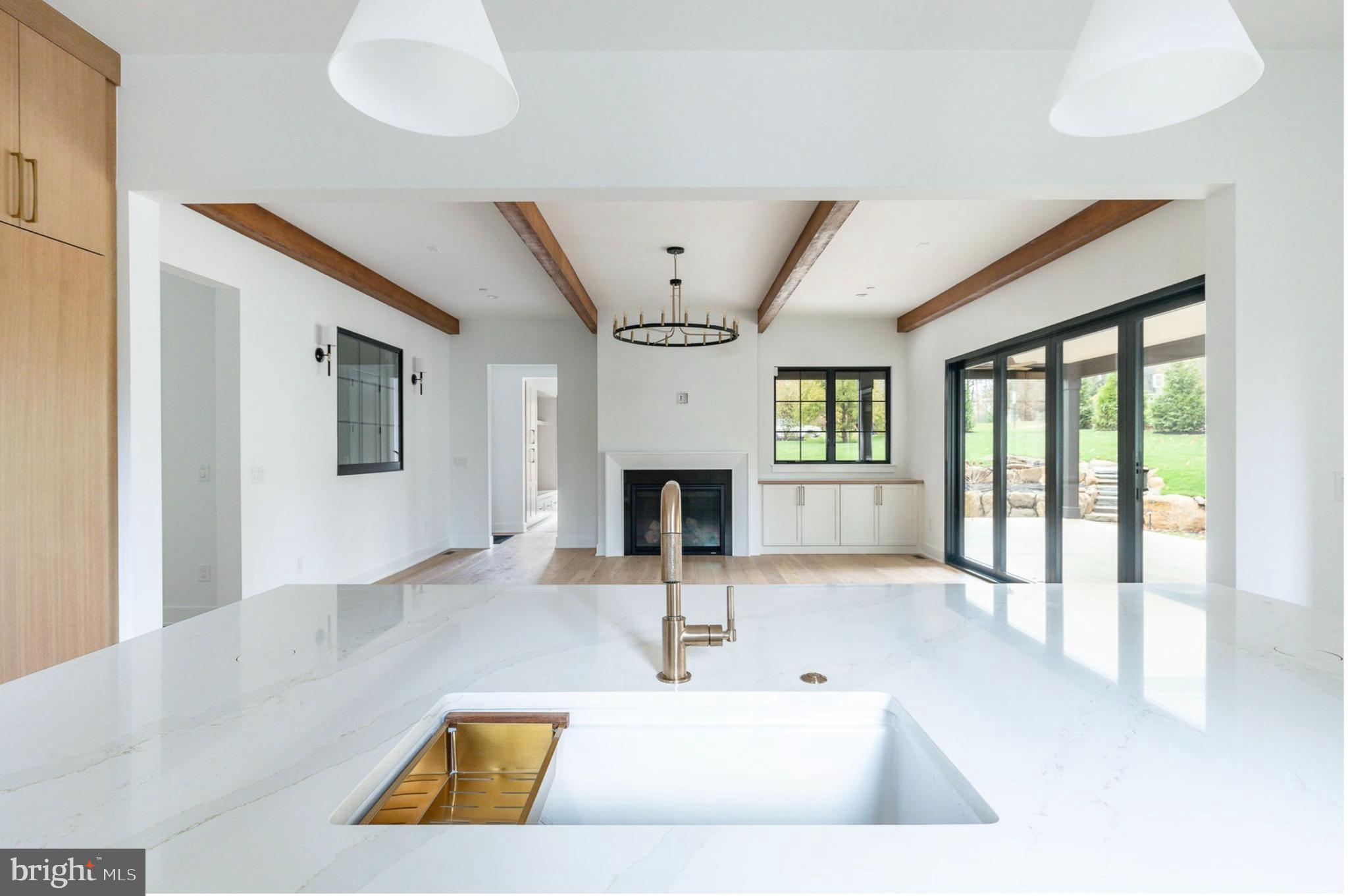 SPRING KNOLL - Residential