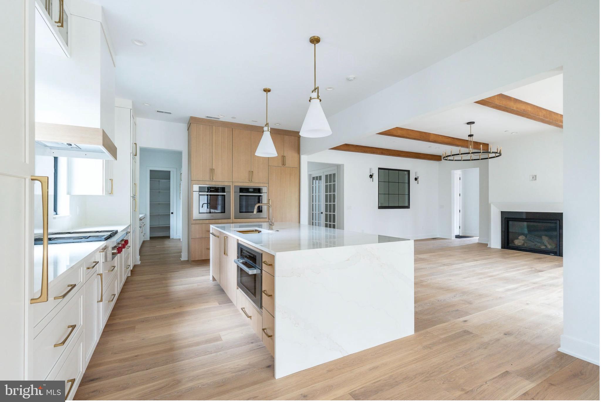 SPRING KNOLL - Residential