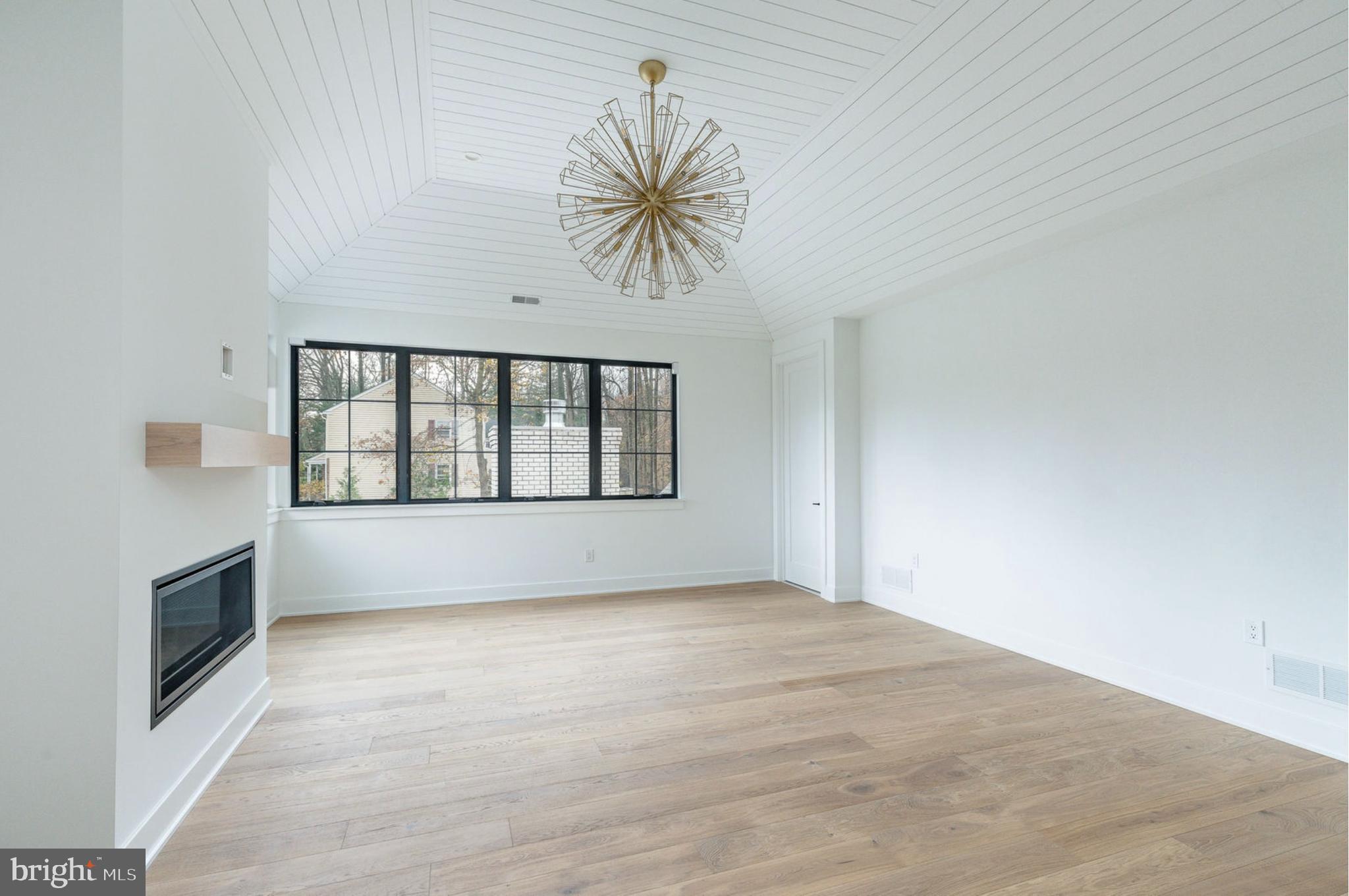 SPRING KNOLL - Residential