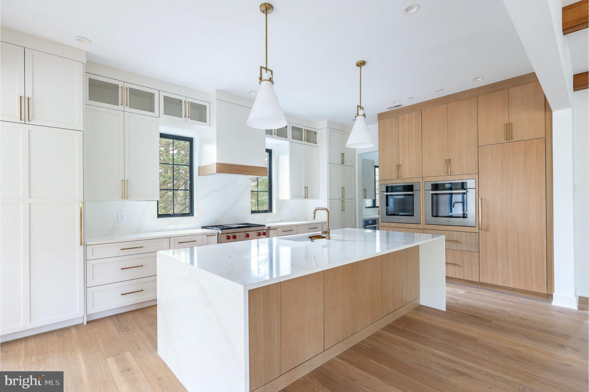 SPRING KNOLL - Residential