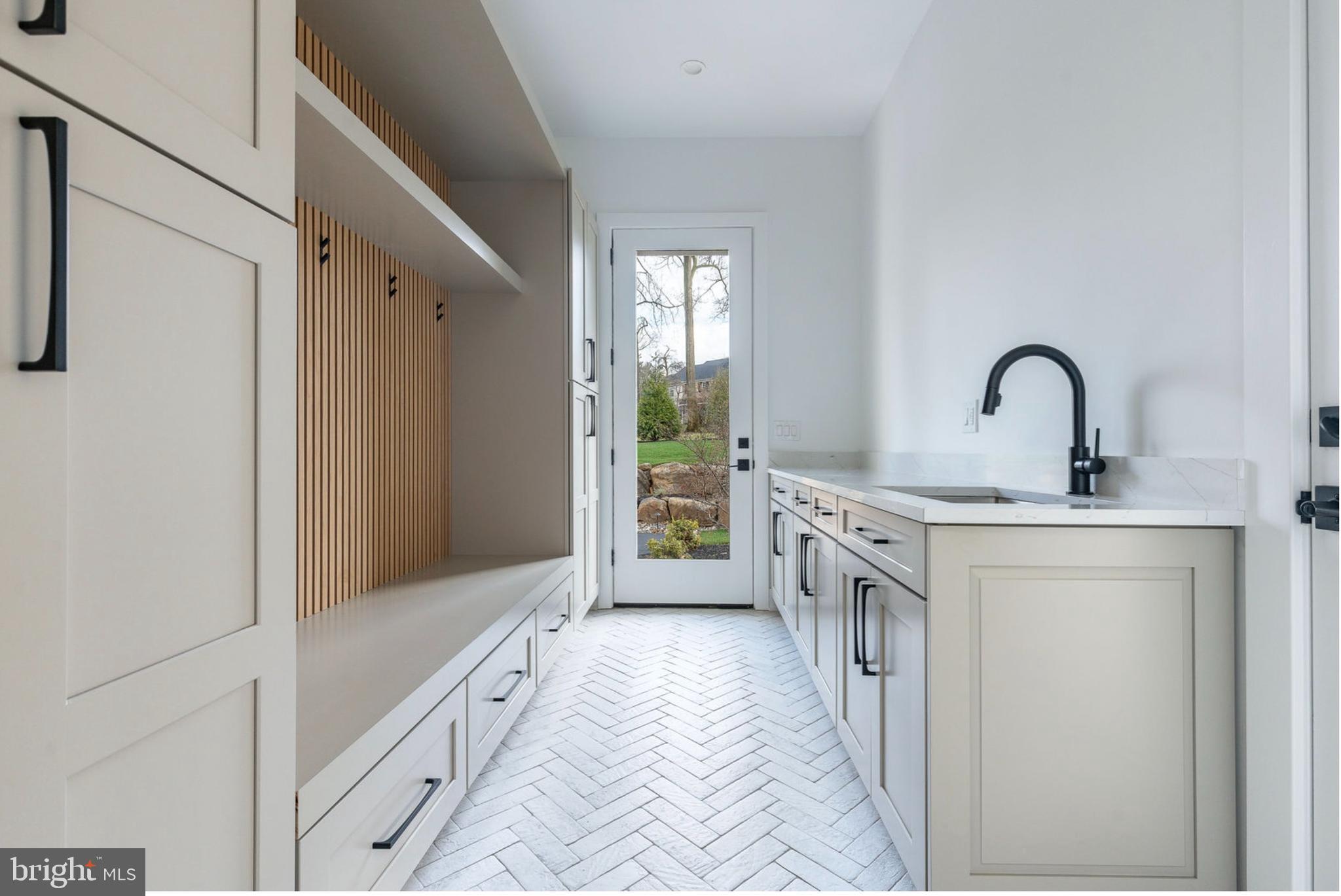 SPRING KNOLL - Residential