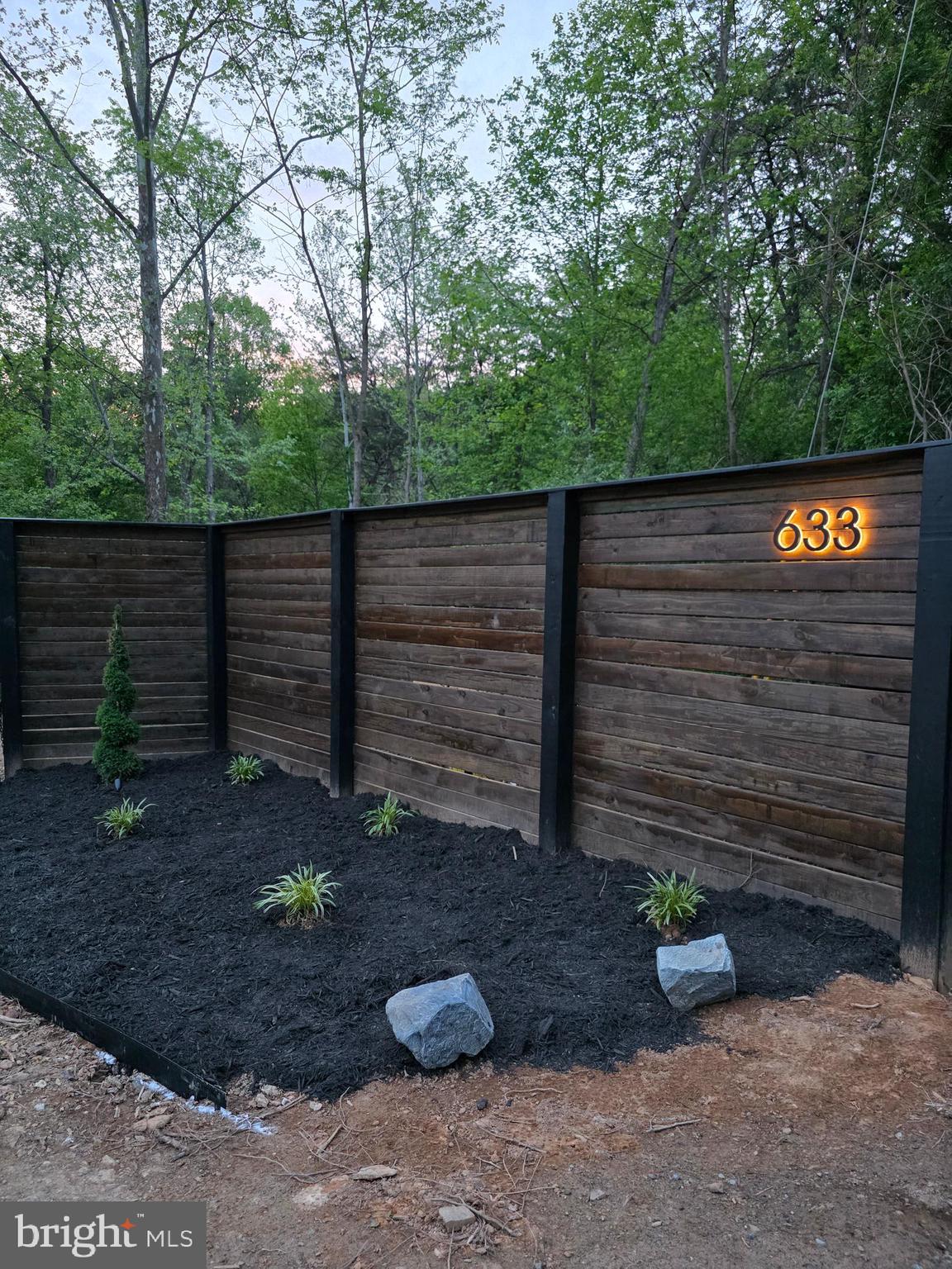 633 and 643` HANGING ROCK RD