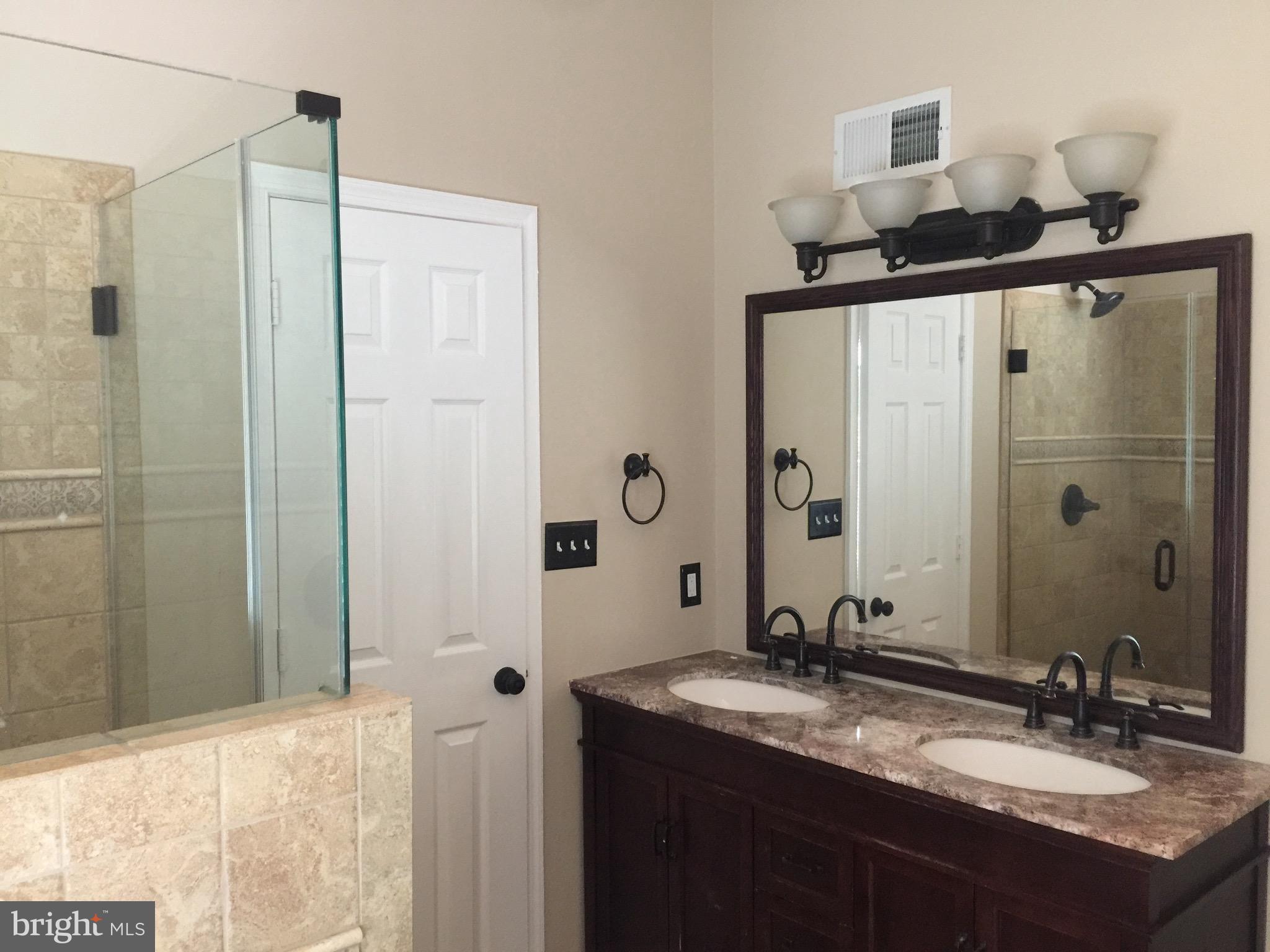 KINGSTOWNE - Residential Lease