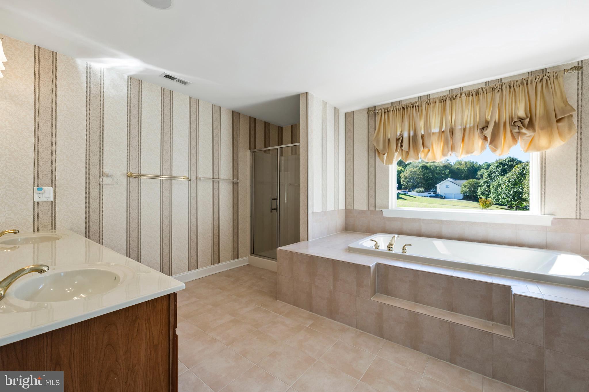 LYONS CREEK OVERLOOK - Residential