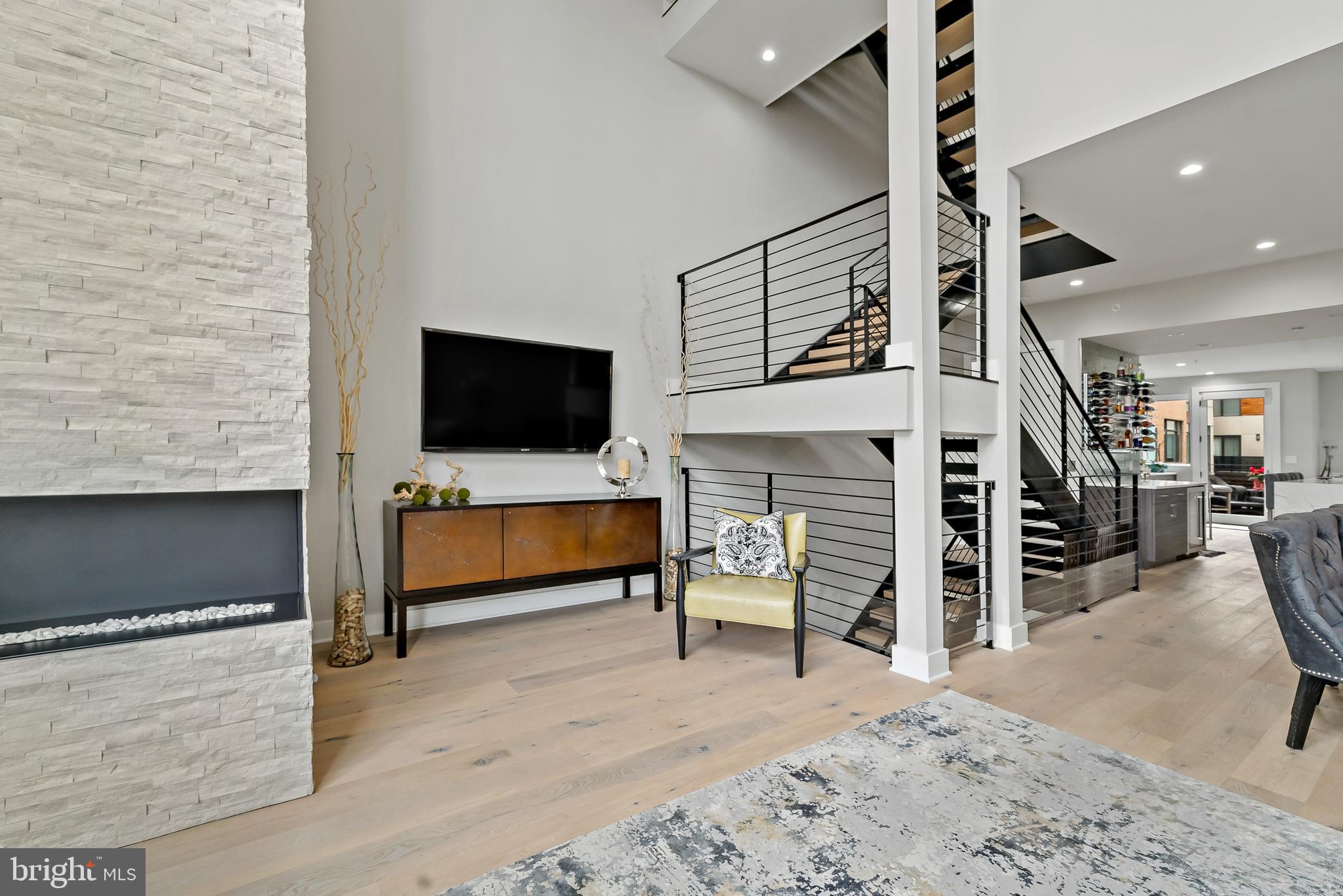 SOCIETY HILL - Residential Lease