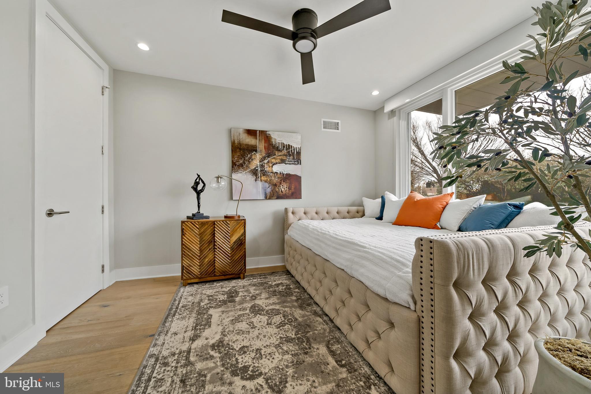 SOCIETY HILL - Residential Lease