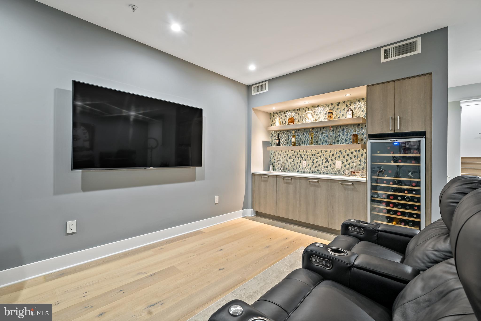 SOCIETY HILL - Residential Lease