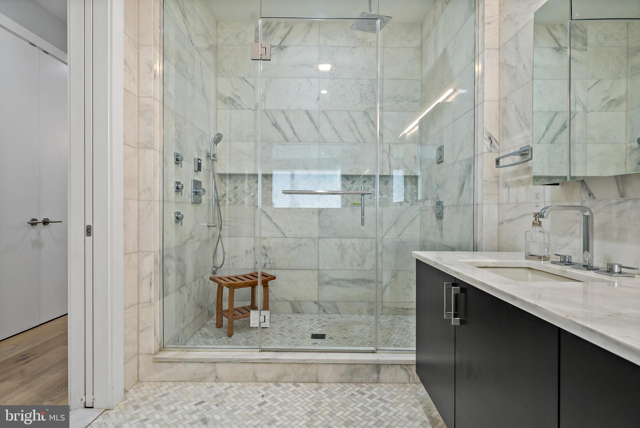 SOCIETY HILL - Residential Lease