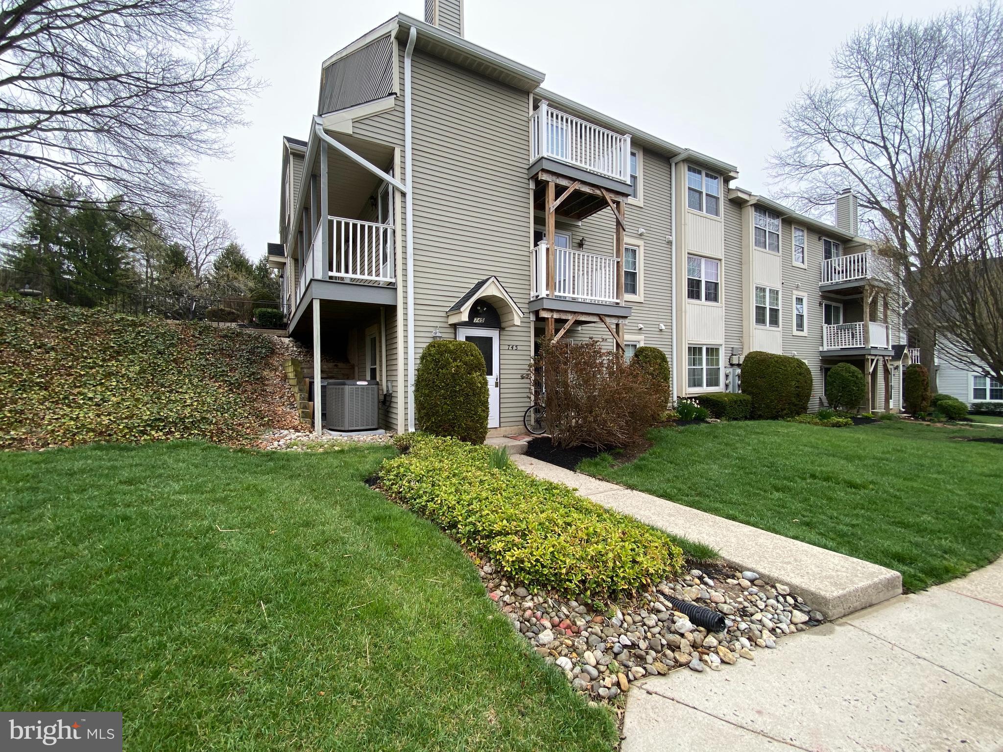 745 SPARROW LANE