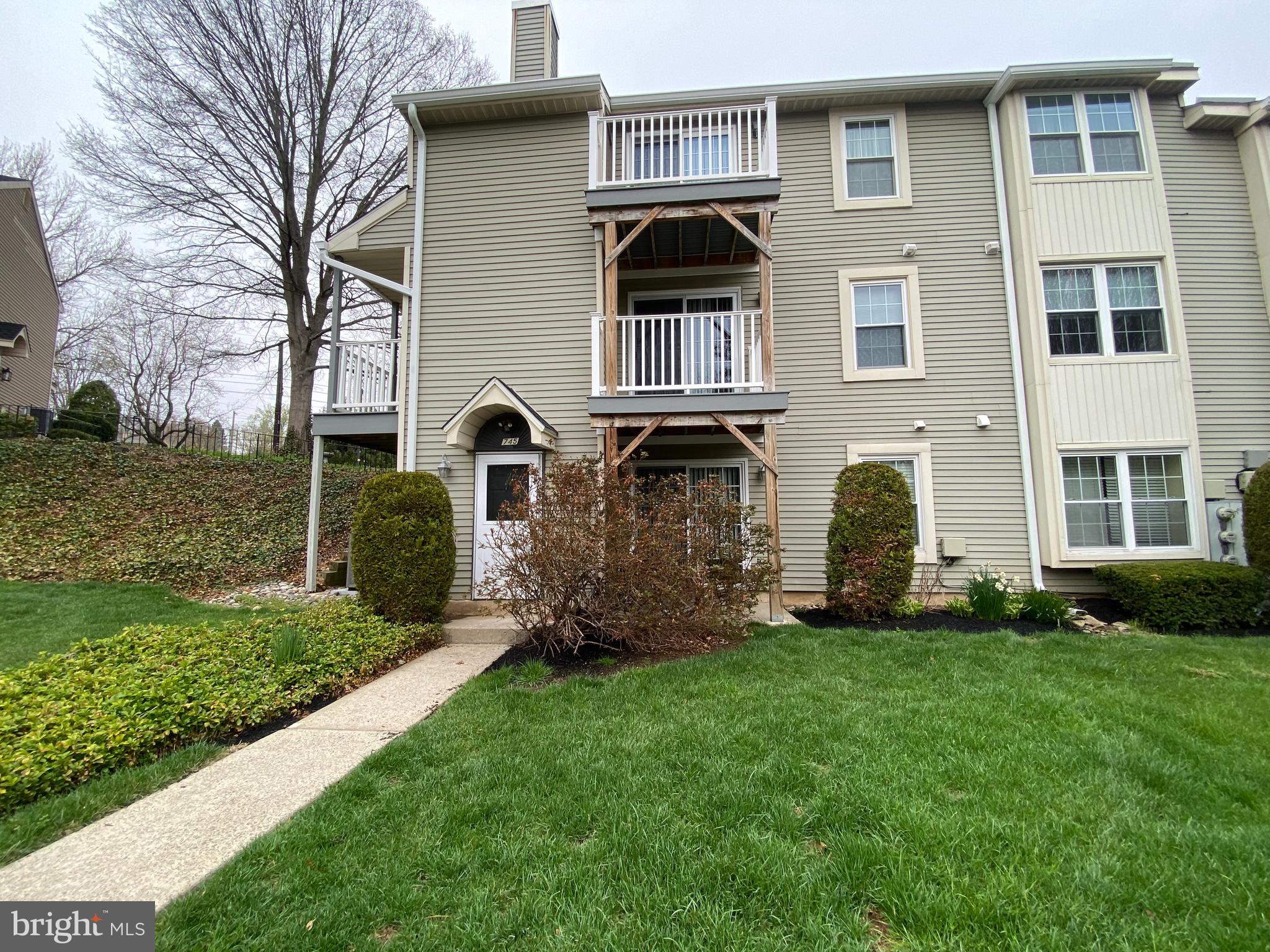 745 SPARROW LANE