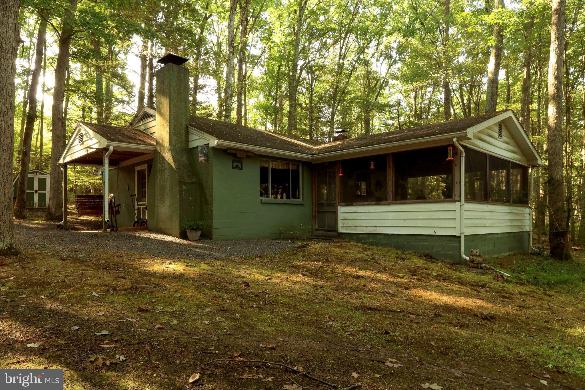 2233 LAUREL RUN
