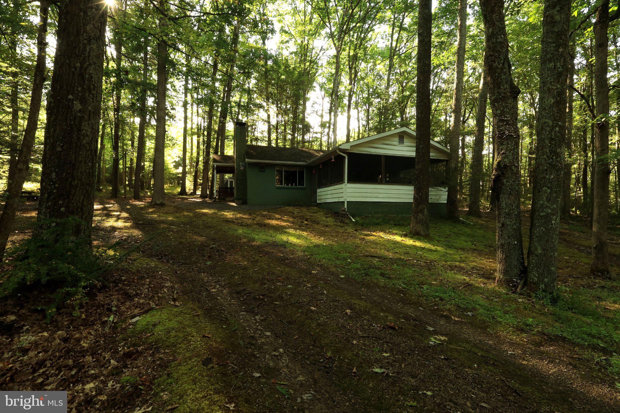 2233 LAUREL RUN