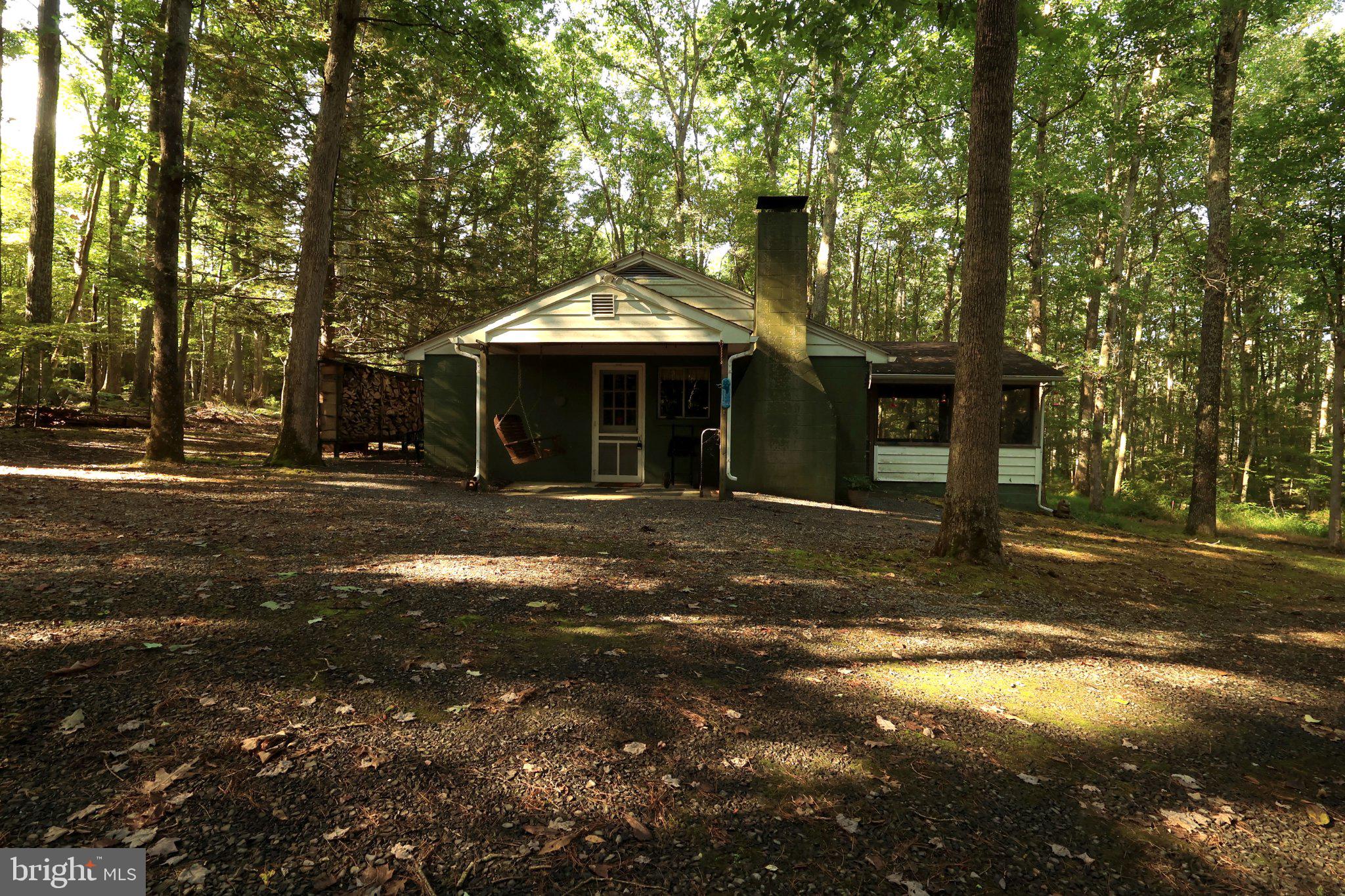2233 LAUREL RUN