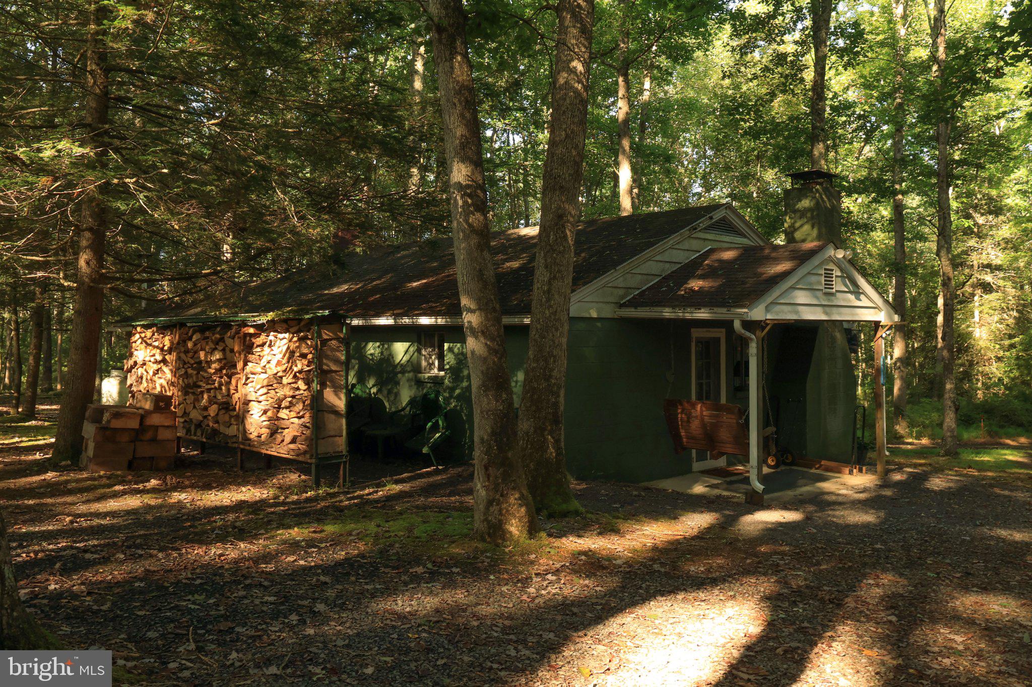 2233 LAUREL RUN