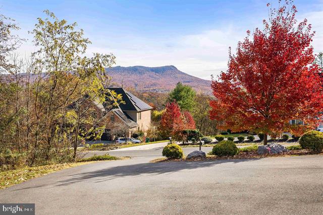 124 STEEPLECHASE DRIVE