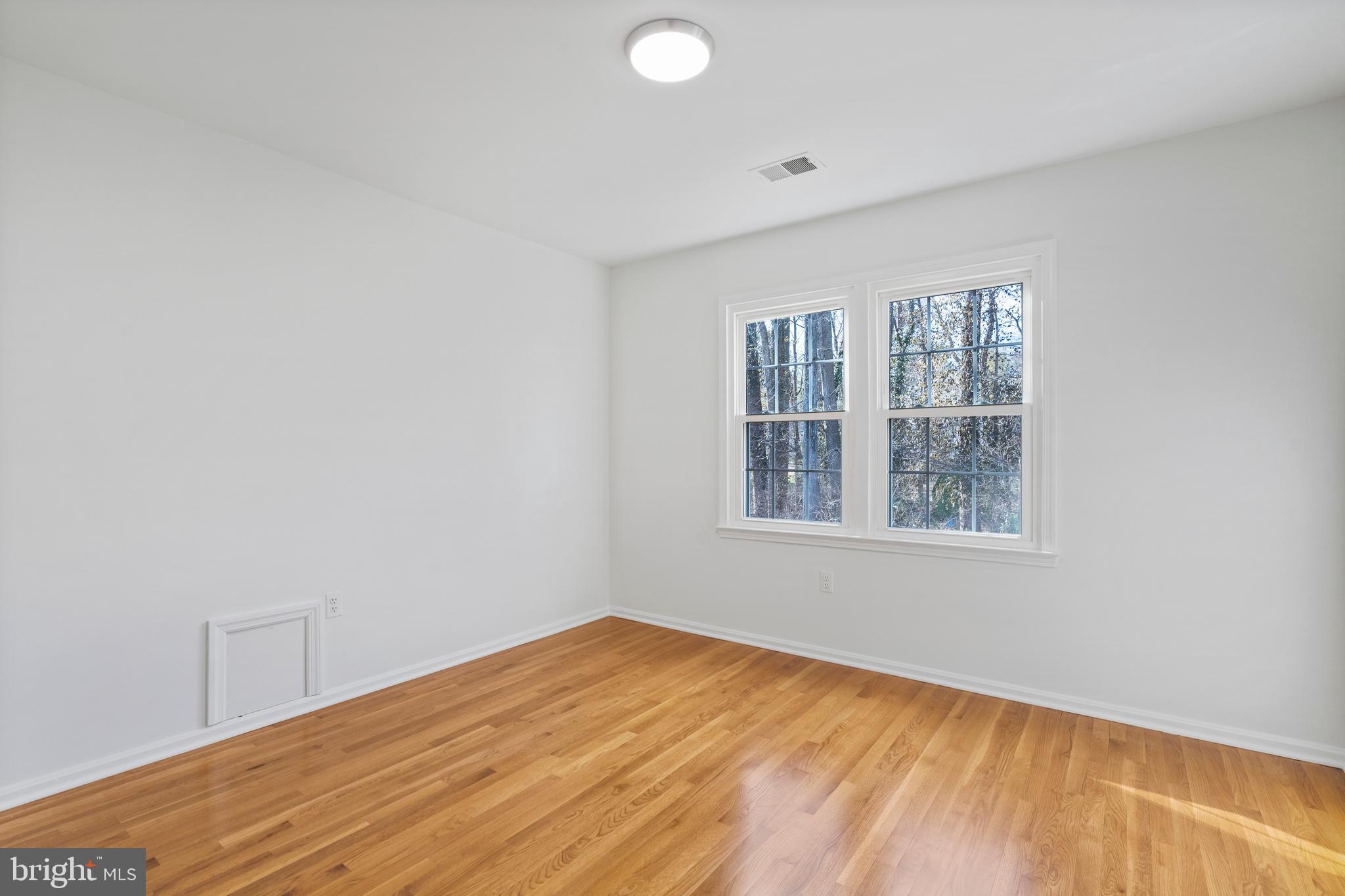 VIENNA OAKS - Residential