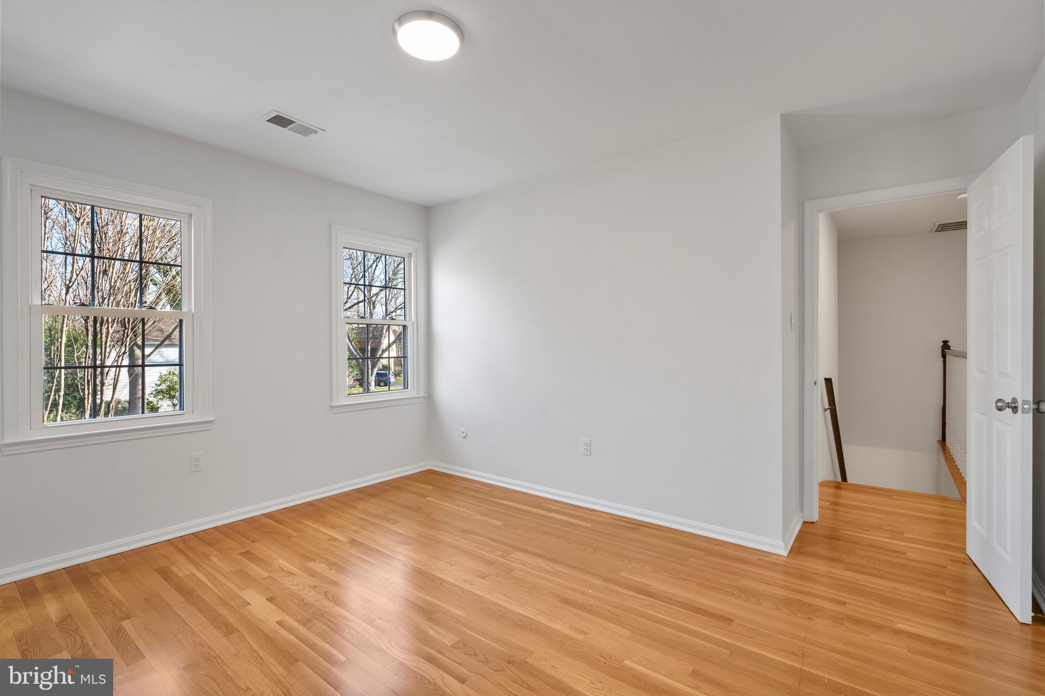 VIENNA OAKS - Residential