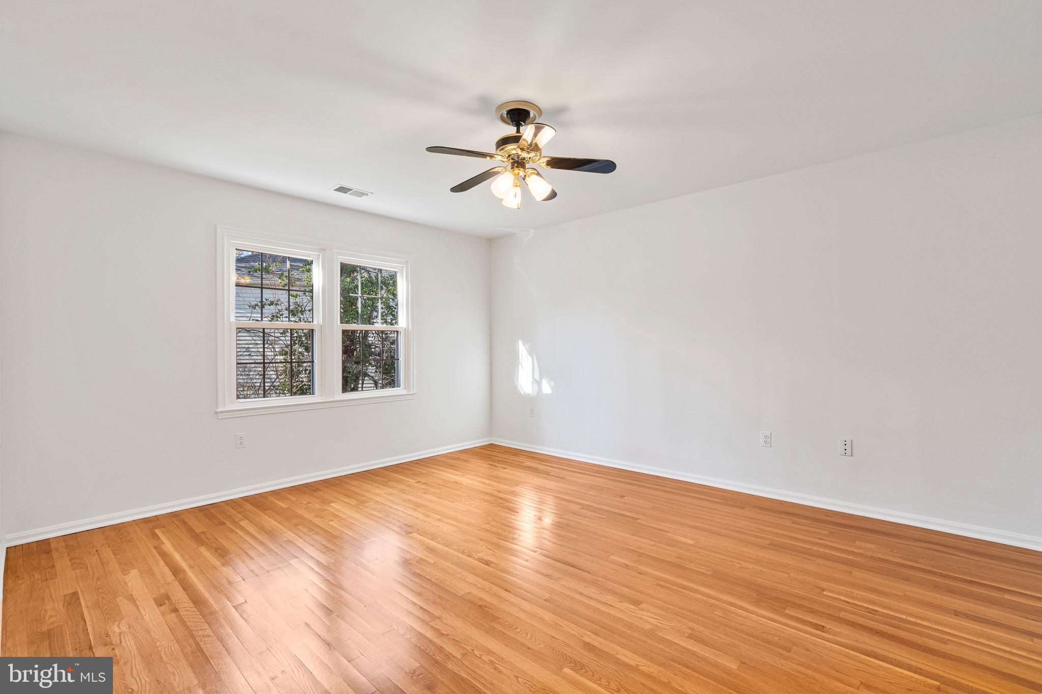 VIENNA OAKS - Residential