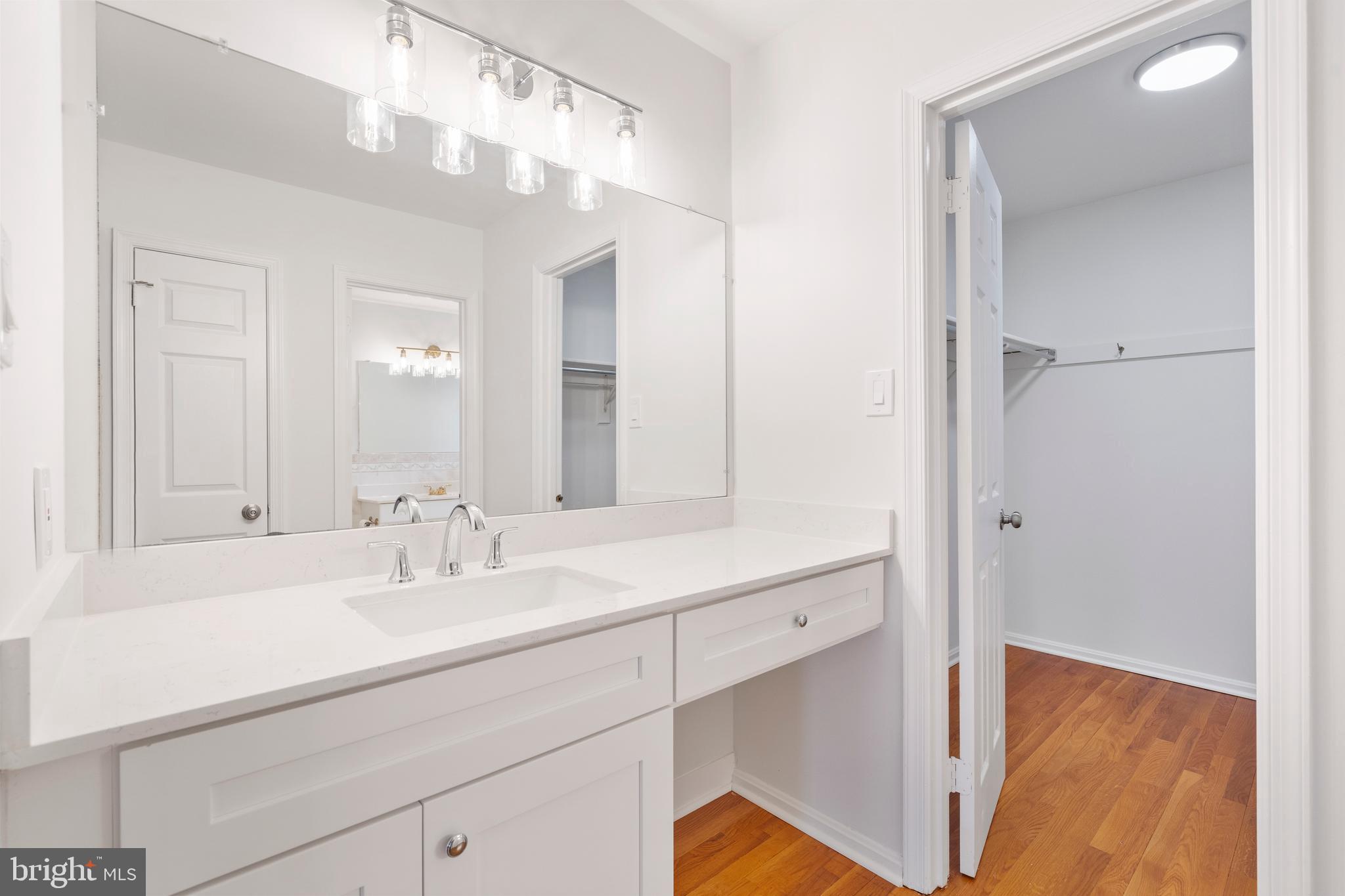 VIENNA OAKS - Residential