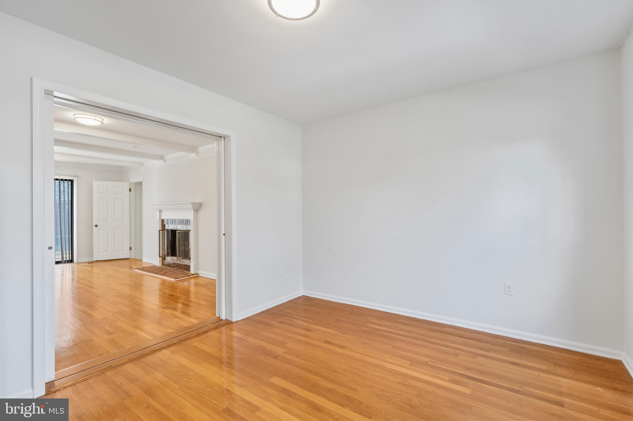 VIENNA OAKS - Residential