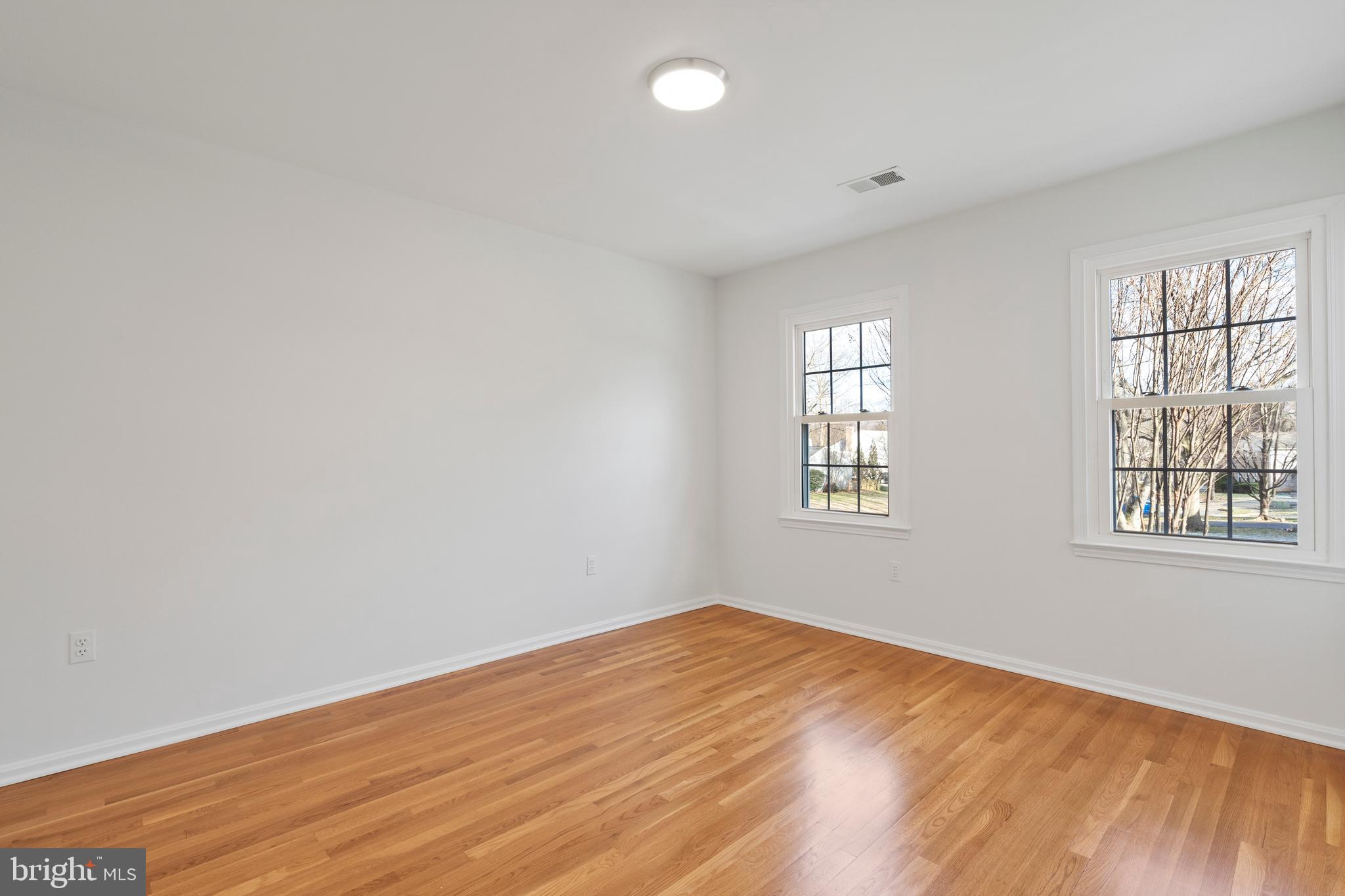 VIENNA OAKS - Residential