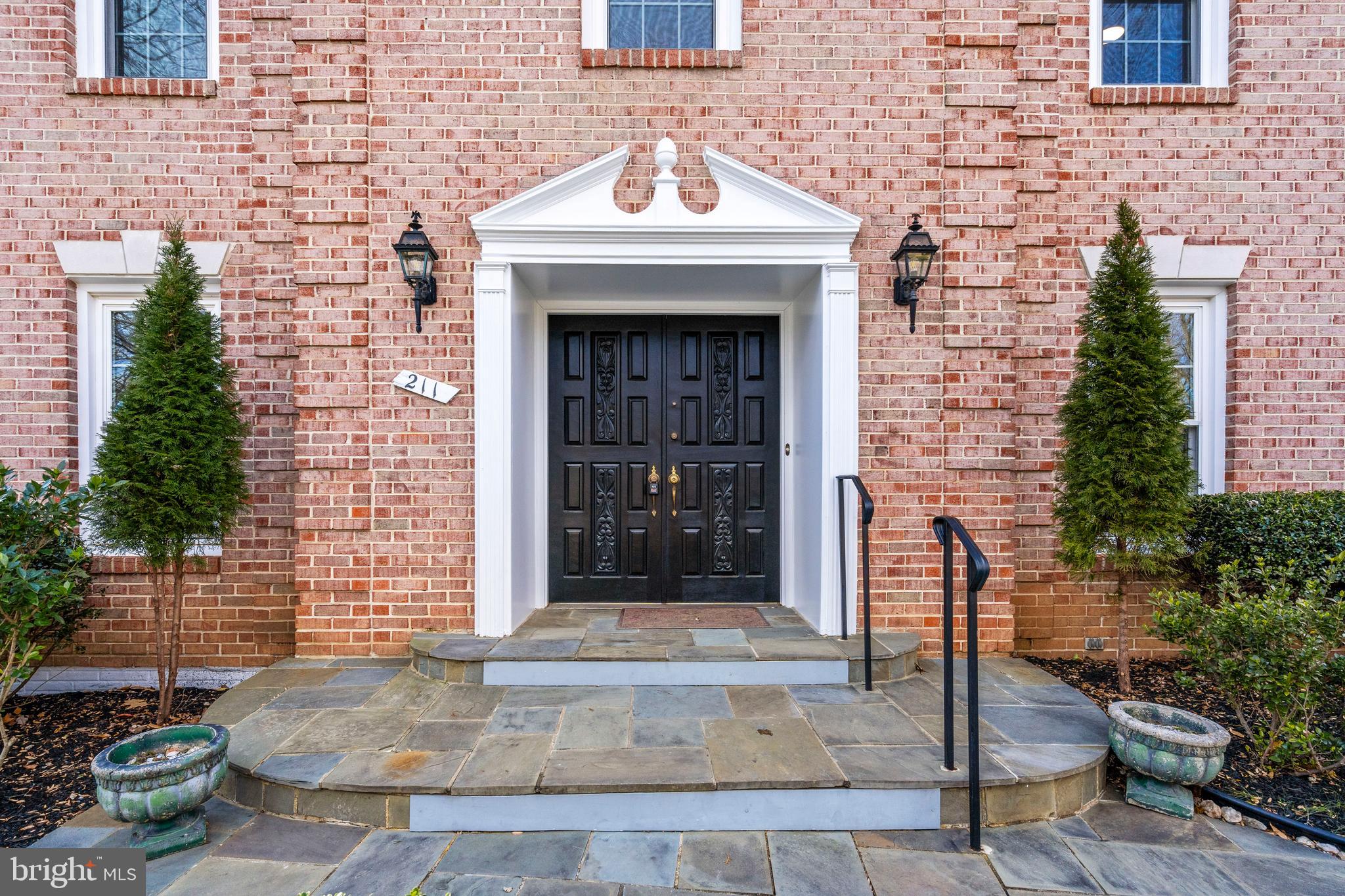 VIENNA OAKS - Residential