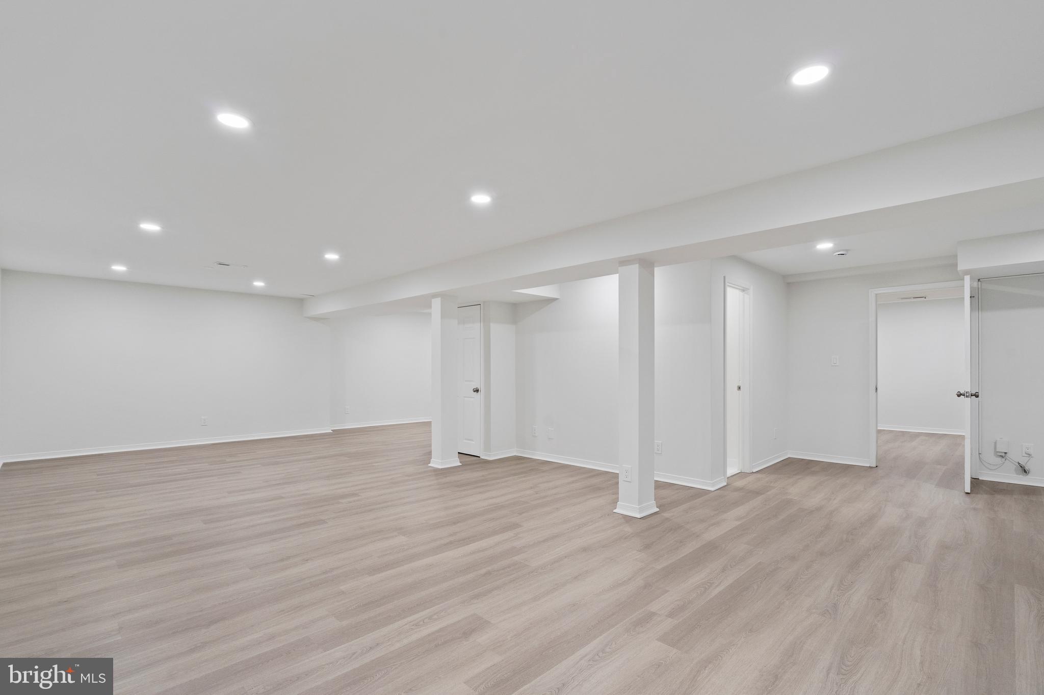 VIENNA OAKS - Residential