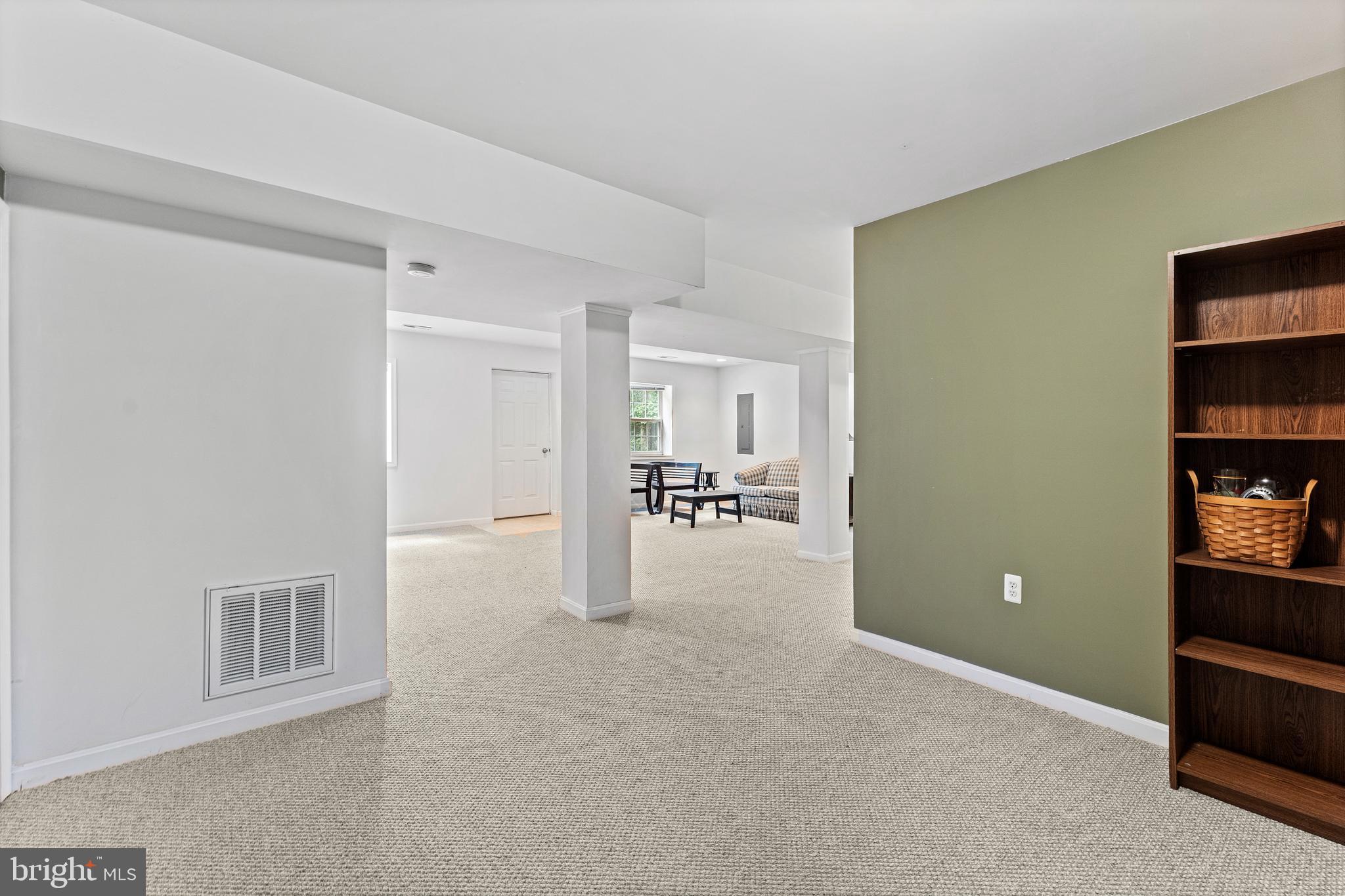 PRESIDENTIAL LAKES - Residential