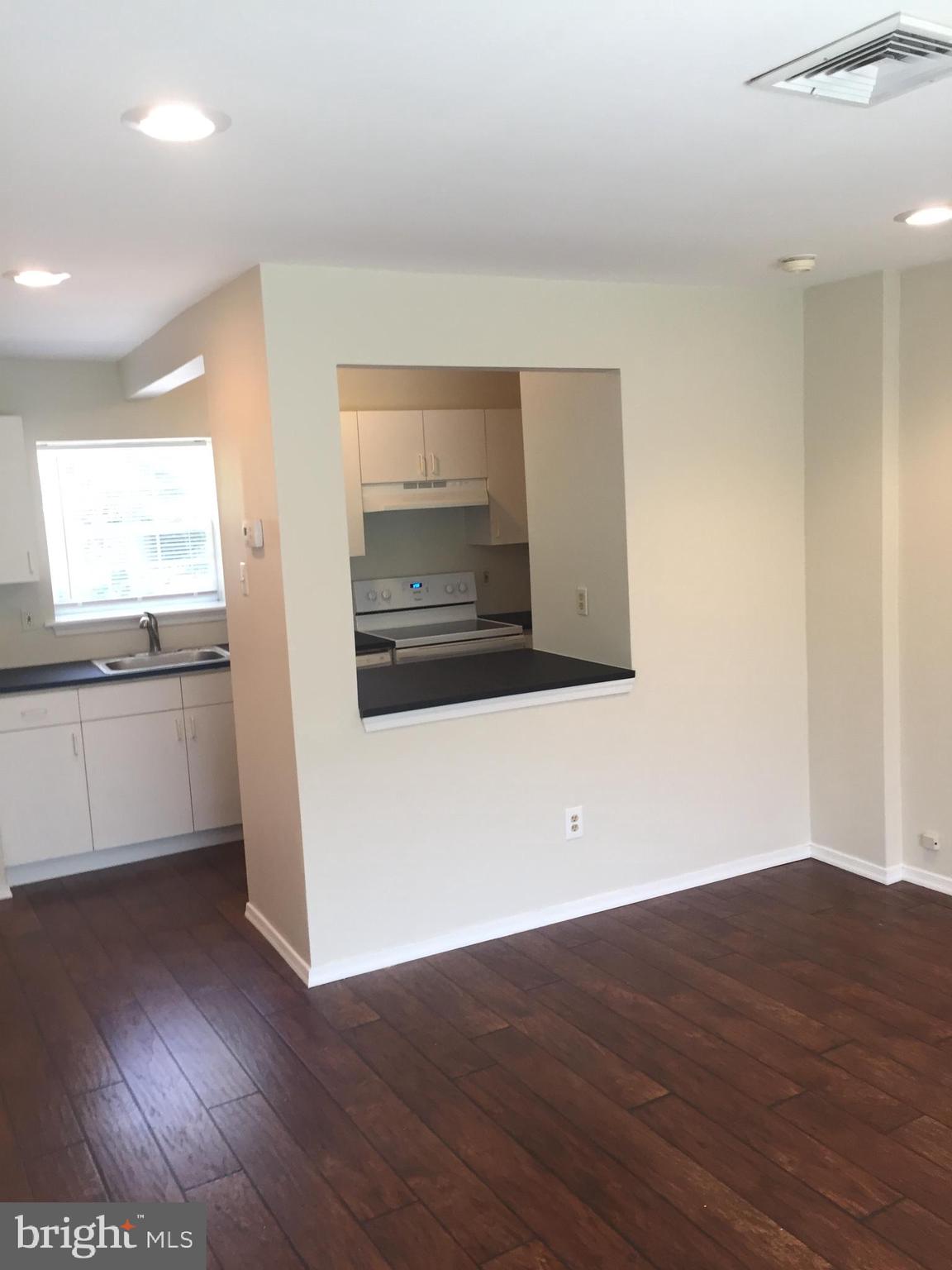 QUEEN VILLAGE - Residential Income