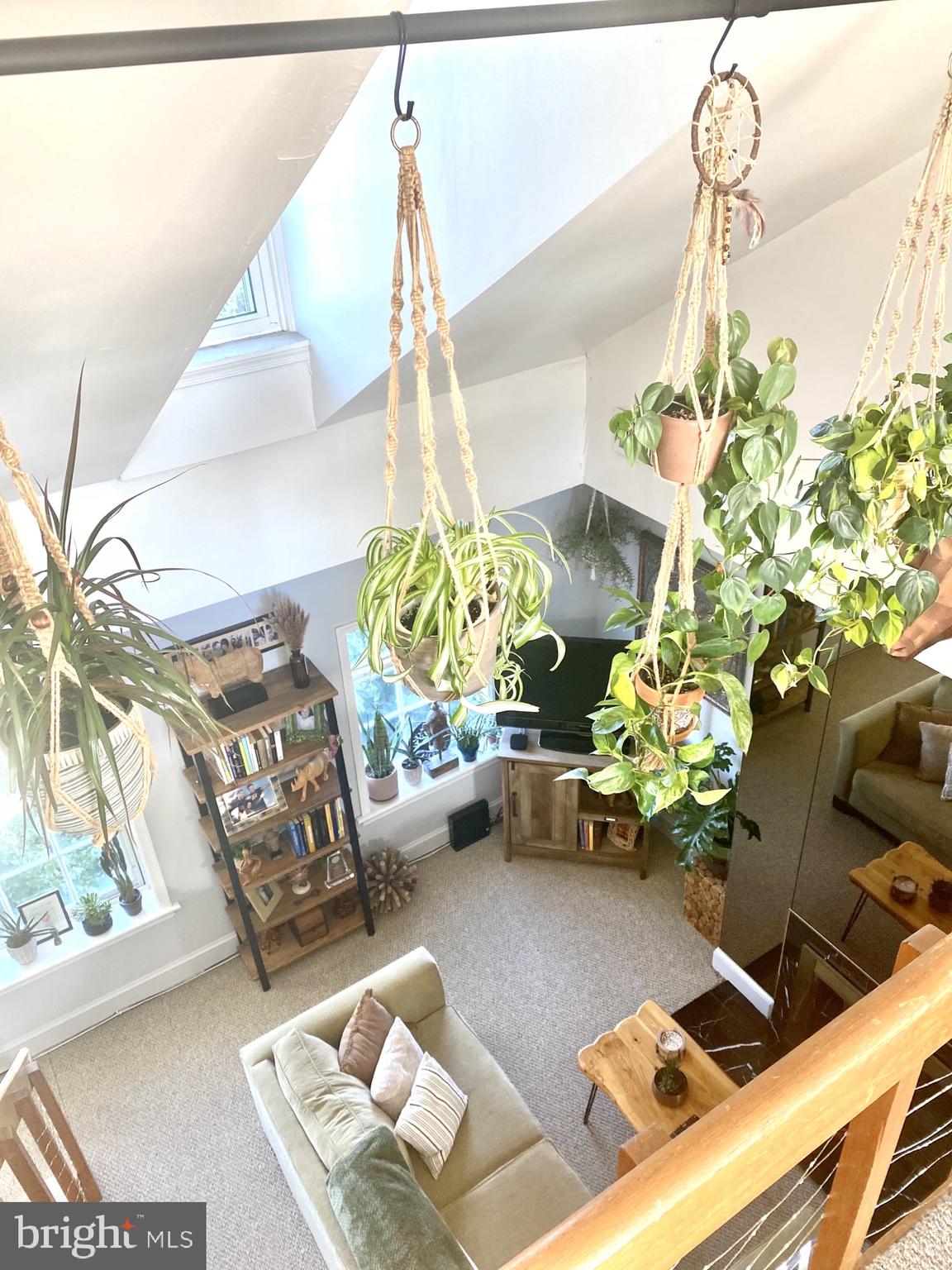 QUEEN VILLAGE - Residential Income