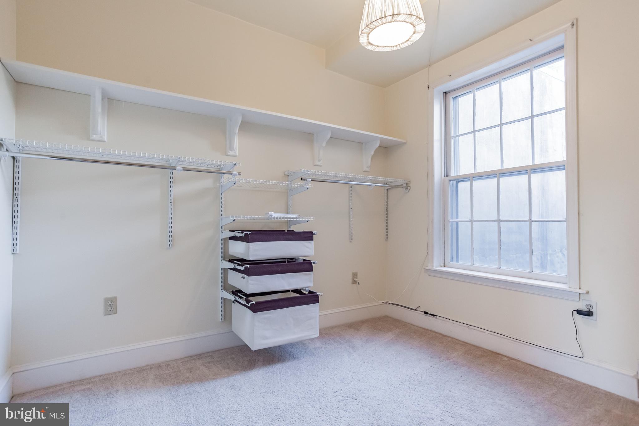 QUEEN VILLAGE - Residential Income