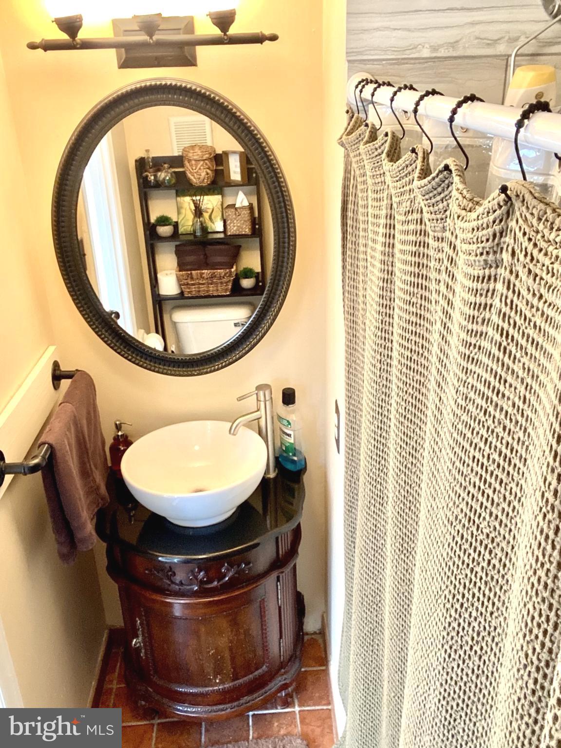 QUEEN VILLAGE - Residential Income