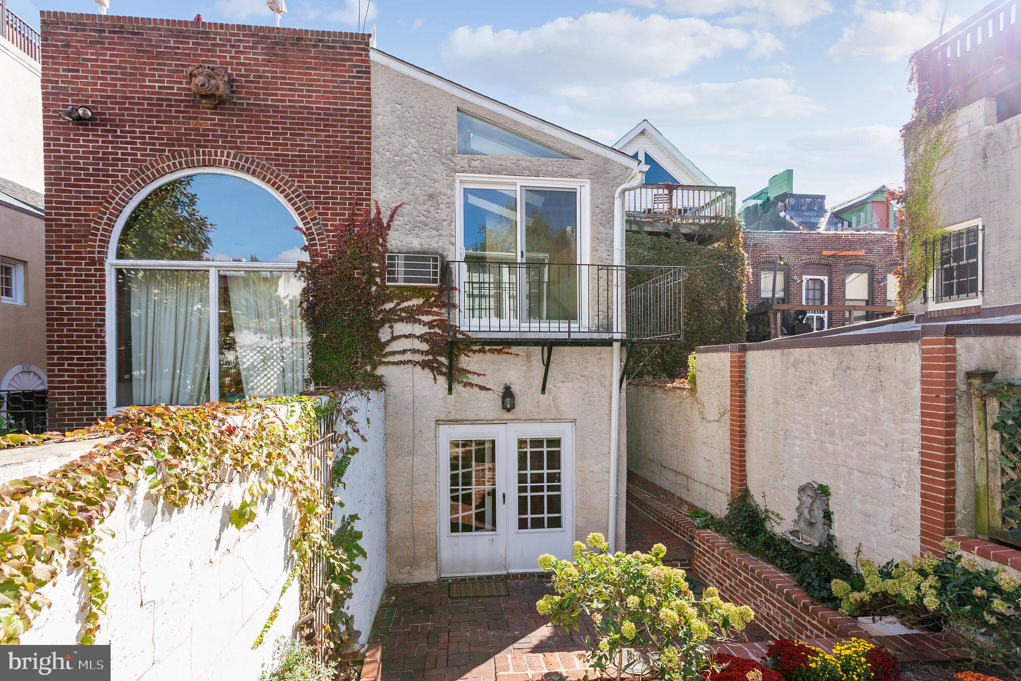 QUEEN VILLAGE - Residential Income