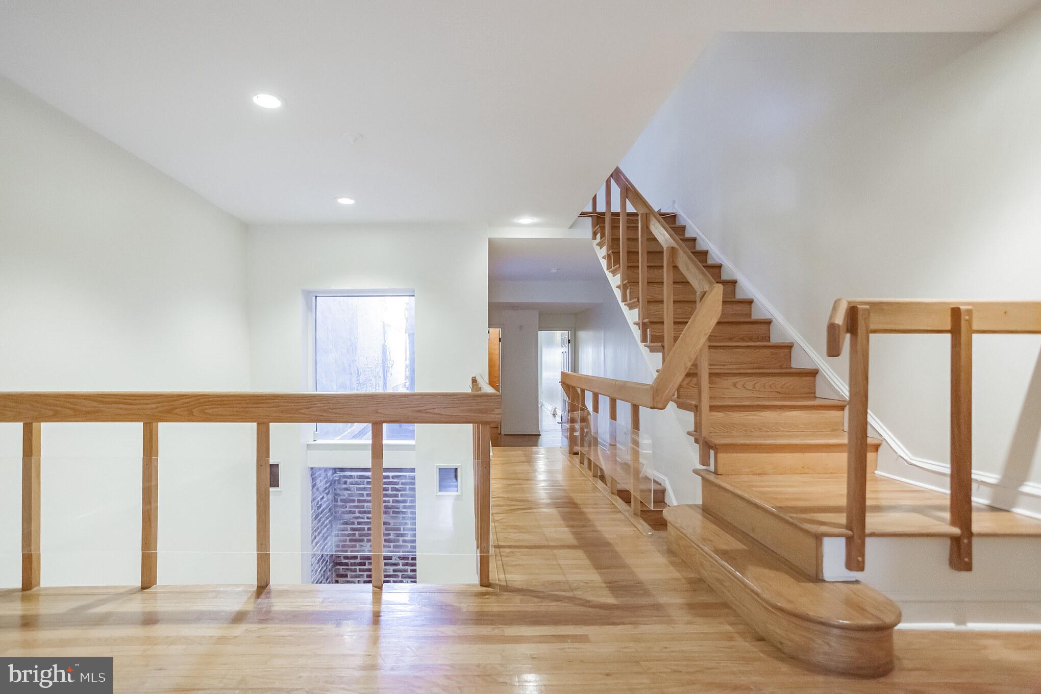 QUEEN VILLAGE - Residential Income