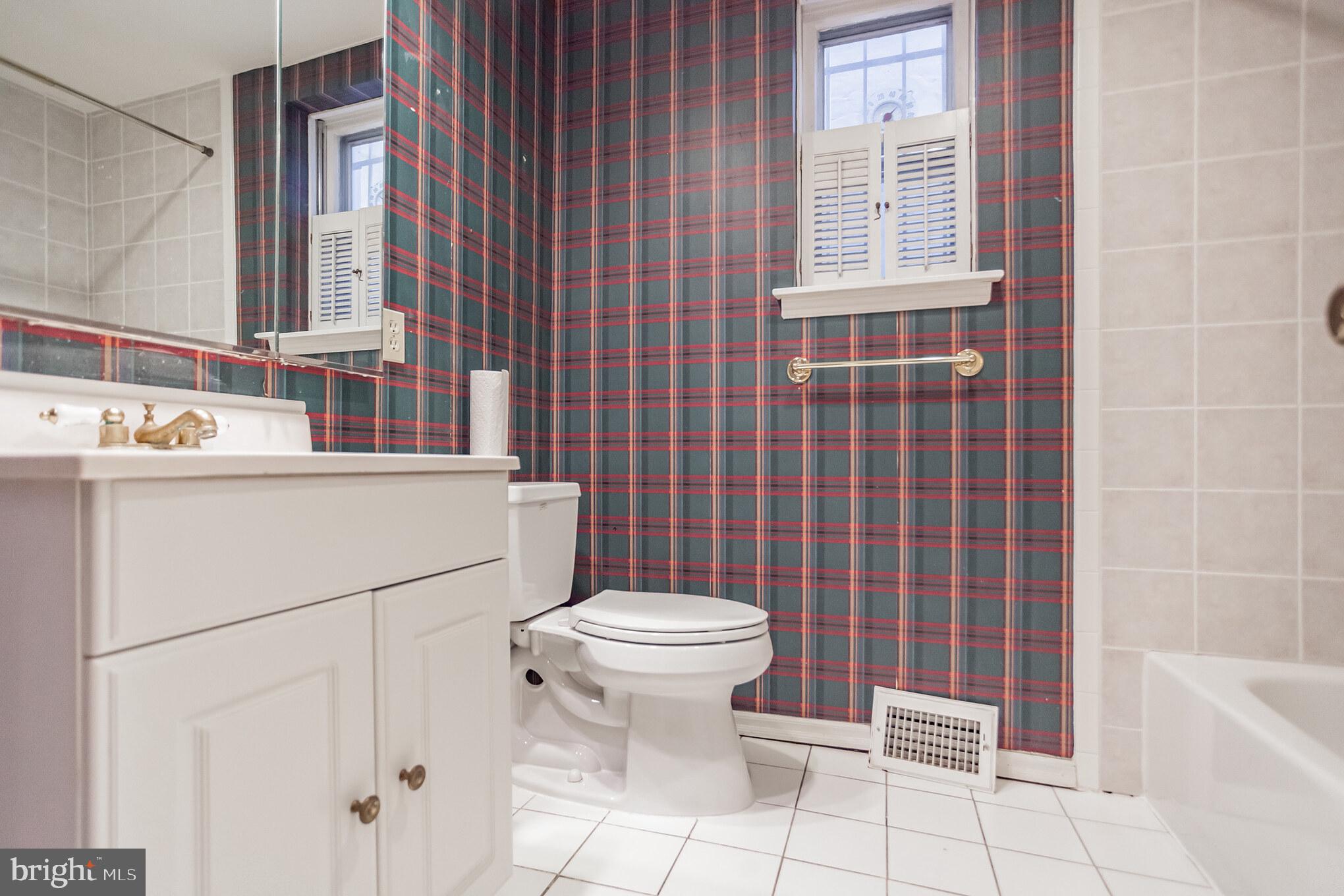 QUEEN VILLAGE - Residential Income